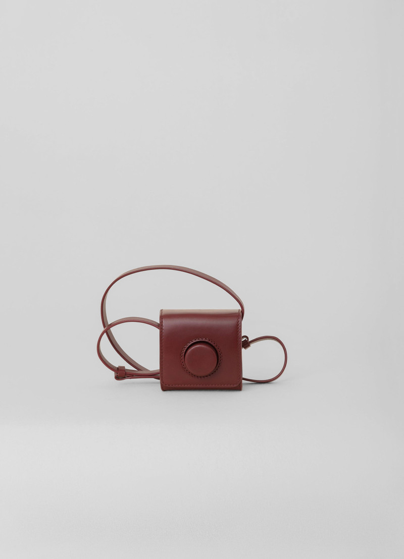 MINI CAMERA BAG
VEGETABLE-TANNED LEATHER 3