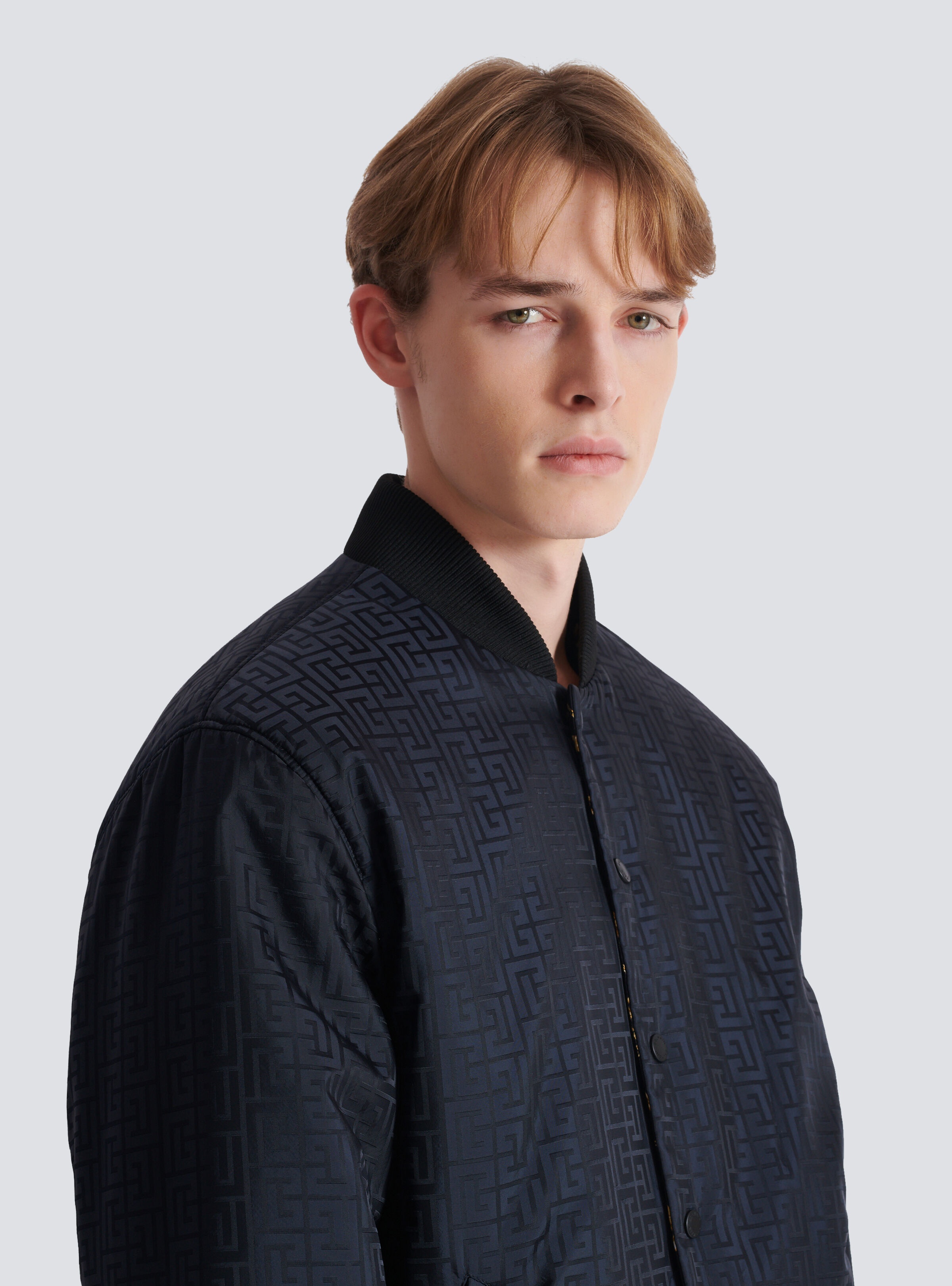 Reversible printed bomber jacket with Chaînes pattern - 8