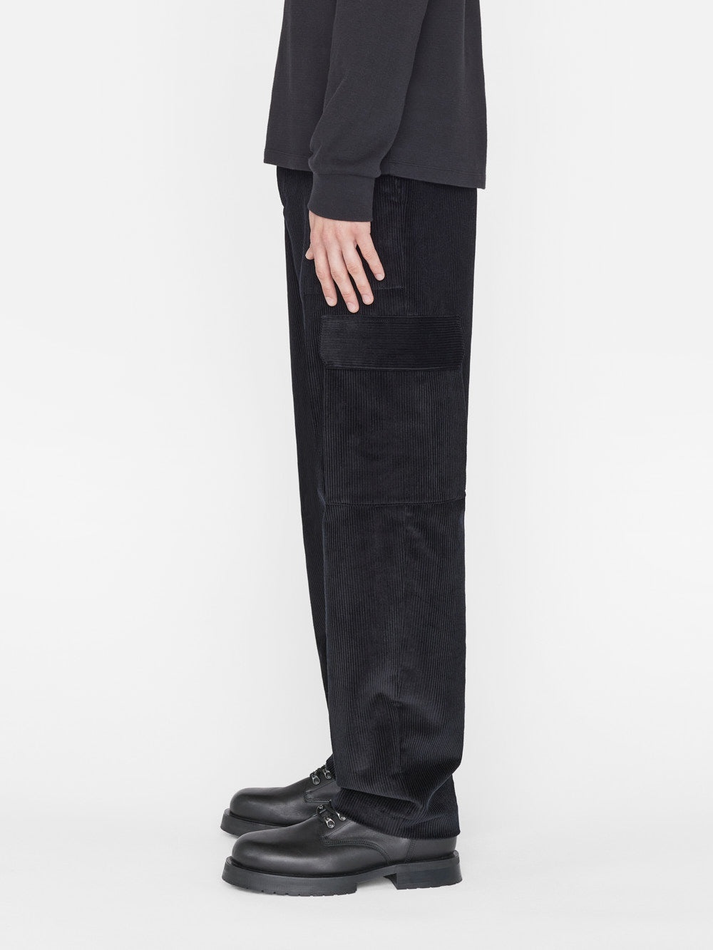 Wide Wale Corduroy Cargo Pants in Noir - 5