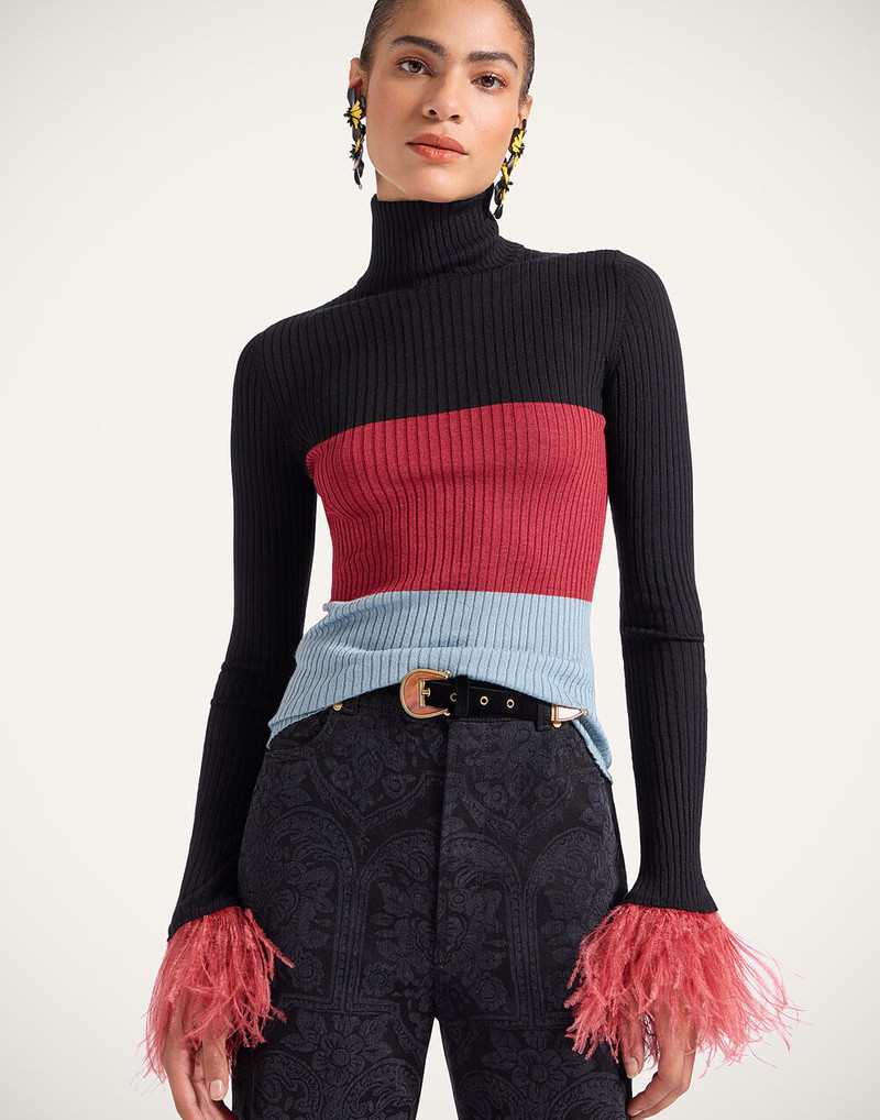 La DoubleJ High Kick Top outlook