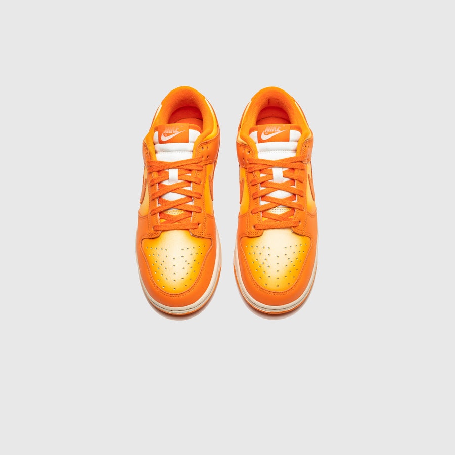 WMNS DUNK LOW SE "MAGMA ORANGE" - 3