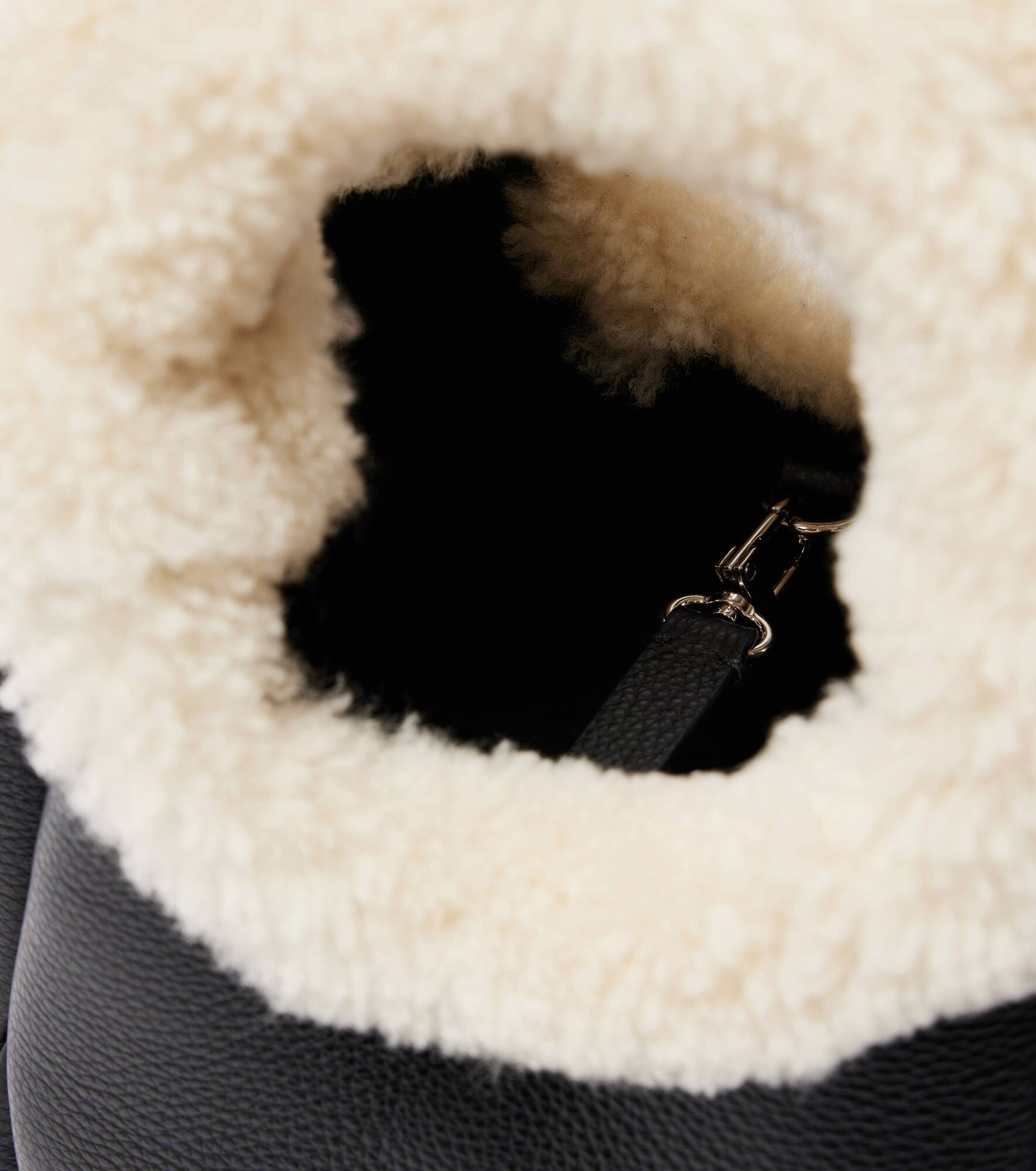 Swipe Mini faux fur-trimmed leather bucket bag - 3