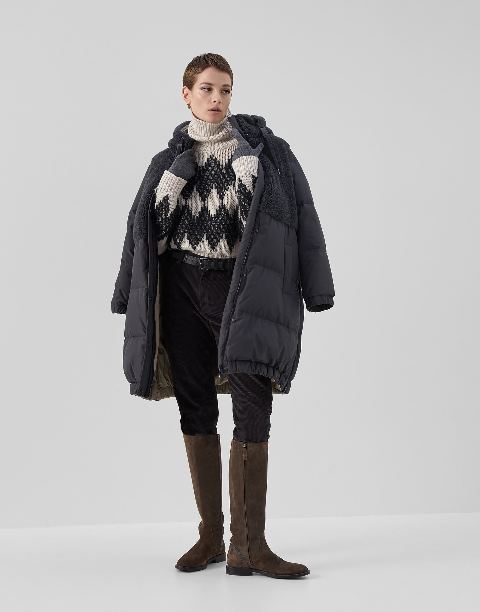 Taffeta and virgin wool and cashmere fleecy panelled down coat with hood and monili - 5