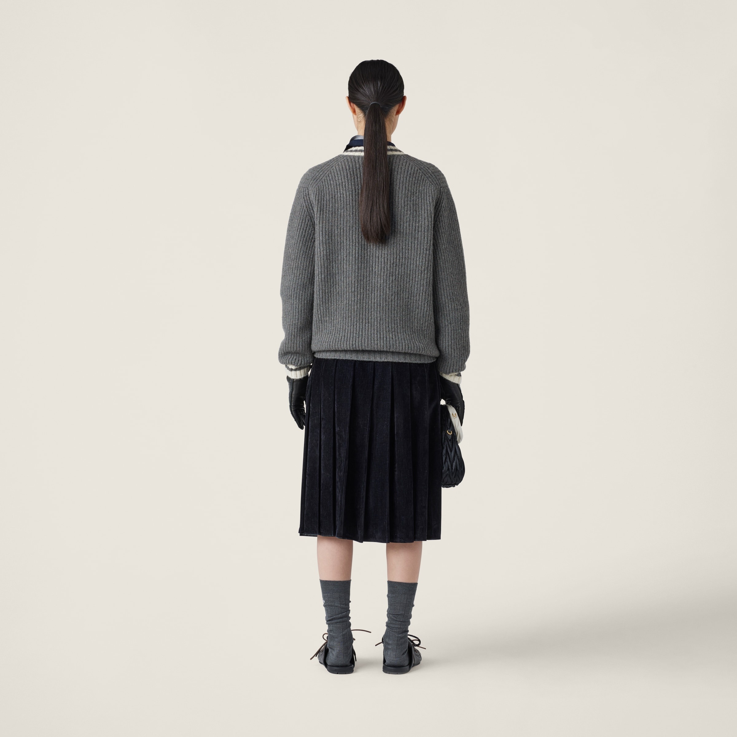 Wool and cashmere V-neck sweater - 3