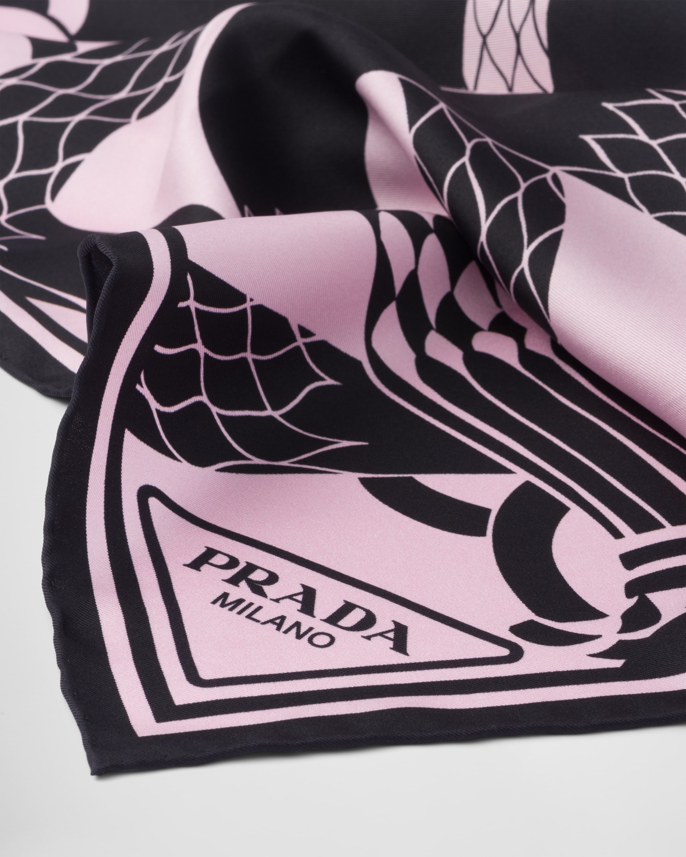 スカーフ PRADA SILK TWILL FOULARD Prada Printed silk twill scarf | REVERSIBLE