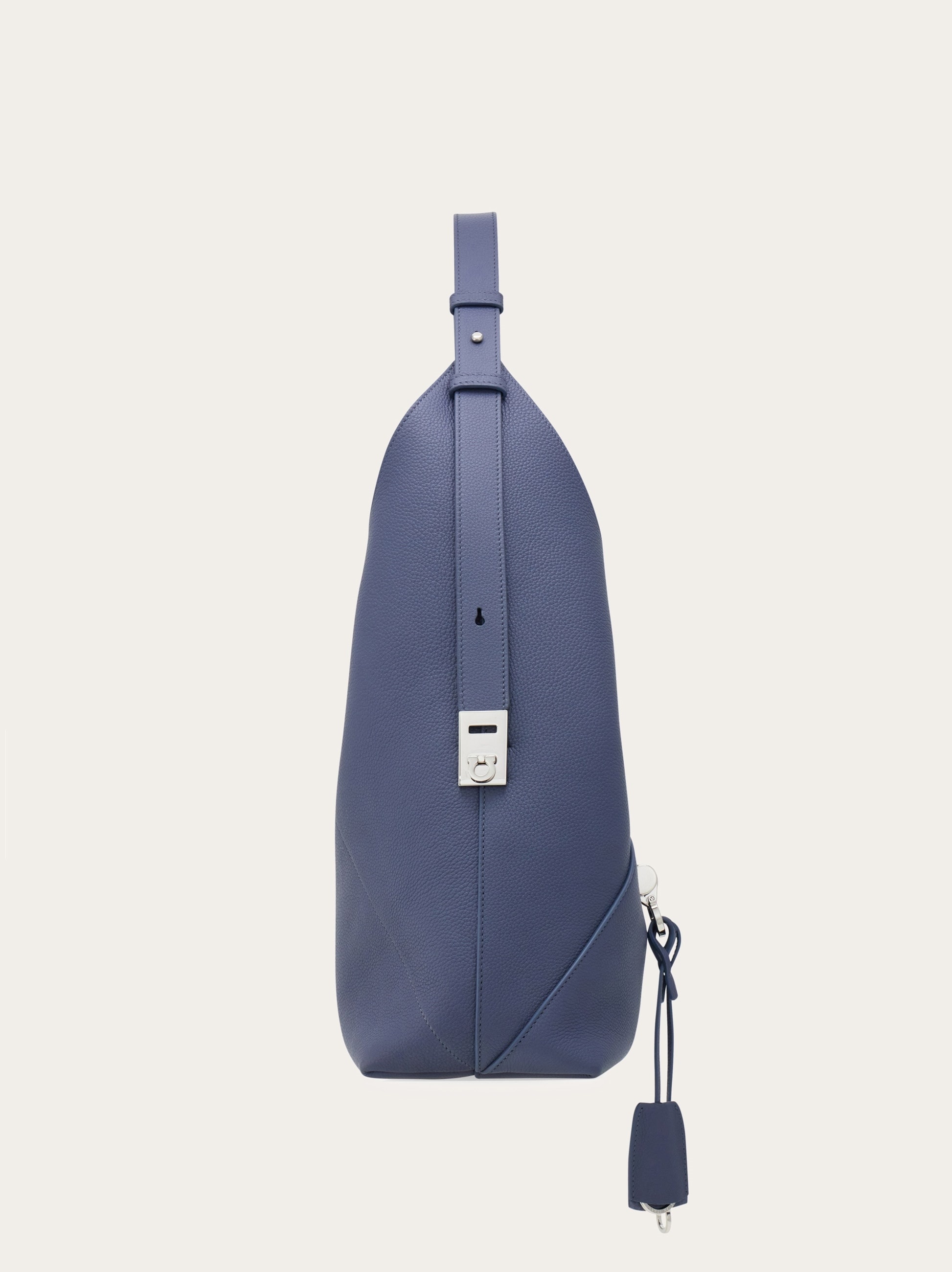 V-shaped hobo bag (M) - 4
