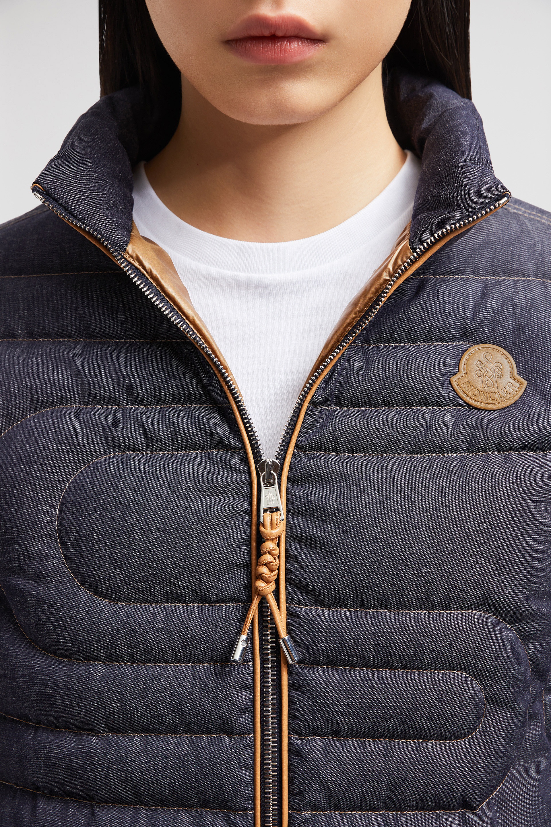 限定生産【MONCLER】ヘビ年！Xiaoqing デニムダウン Moncler Xiaoqing Snake-Quilted Denim Short Down Jacket