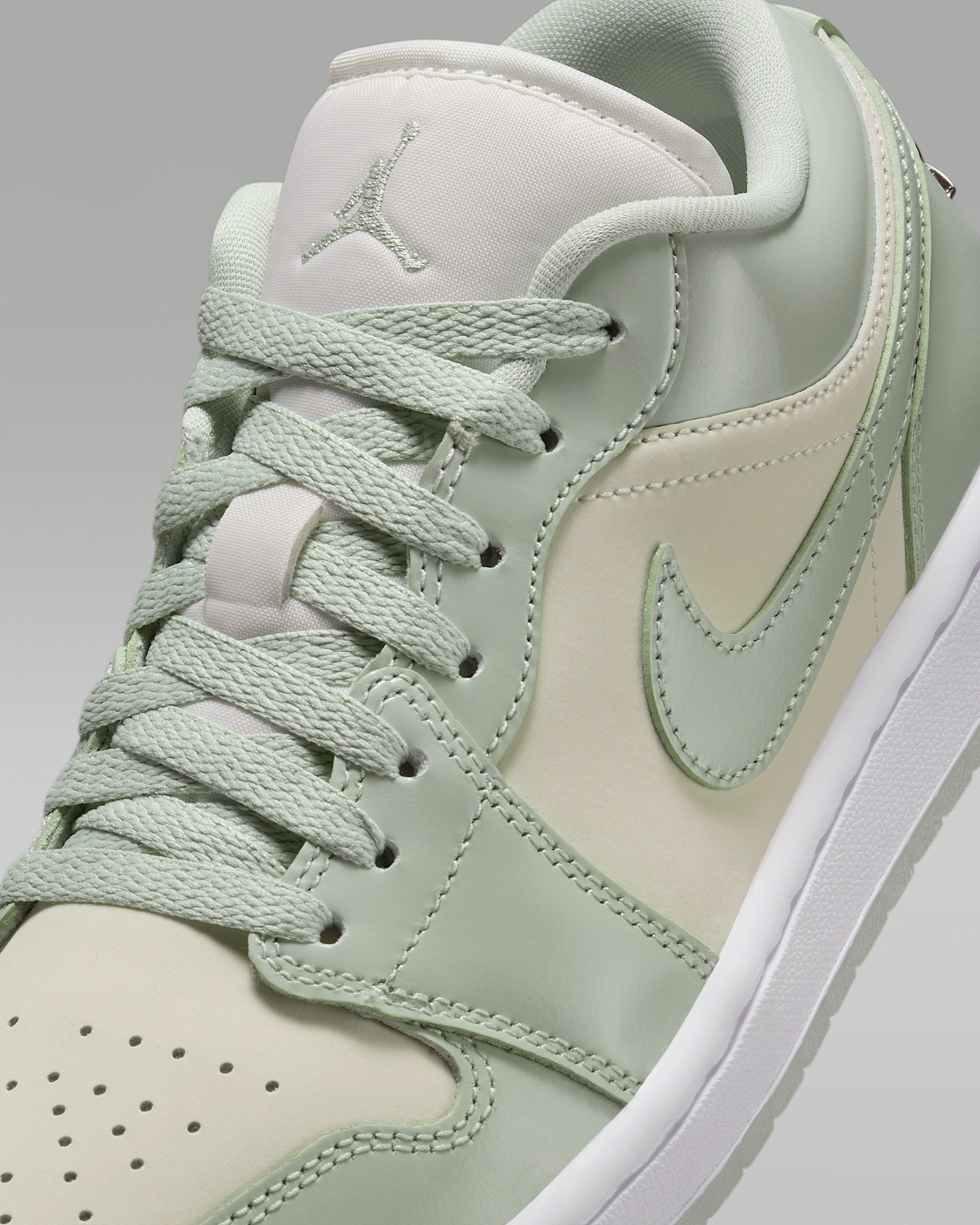 Air Jordan 1 Low SE Women's Shoes - 7