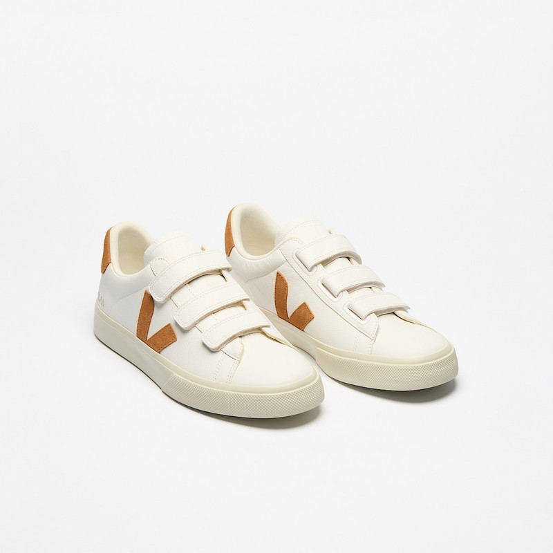 VEJA RECIFE LEATHER WHITE UMBER outlook