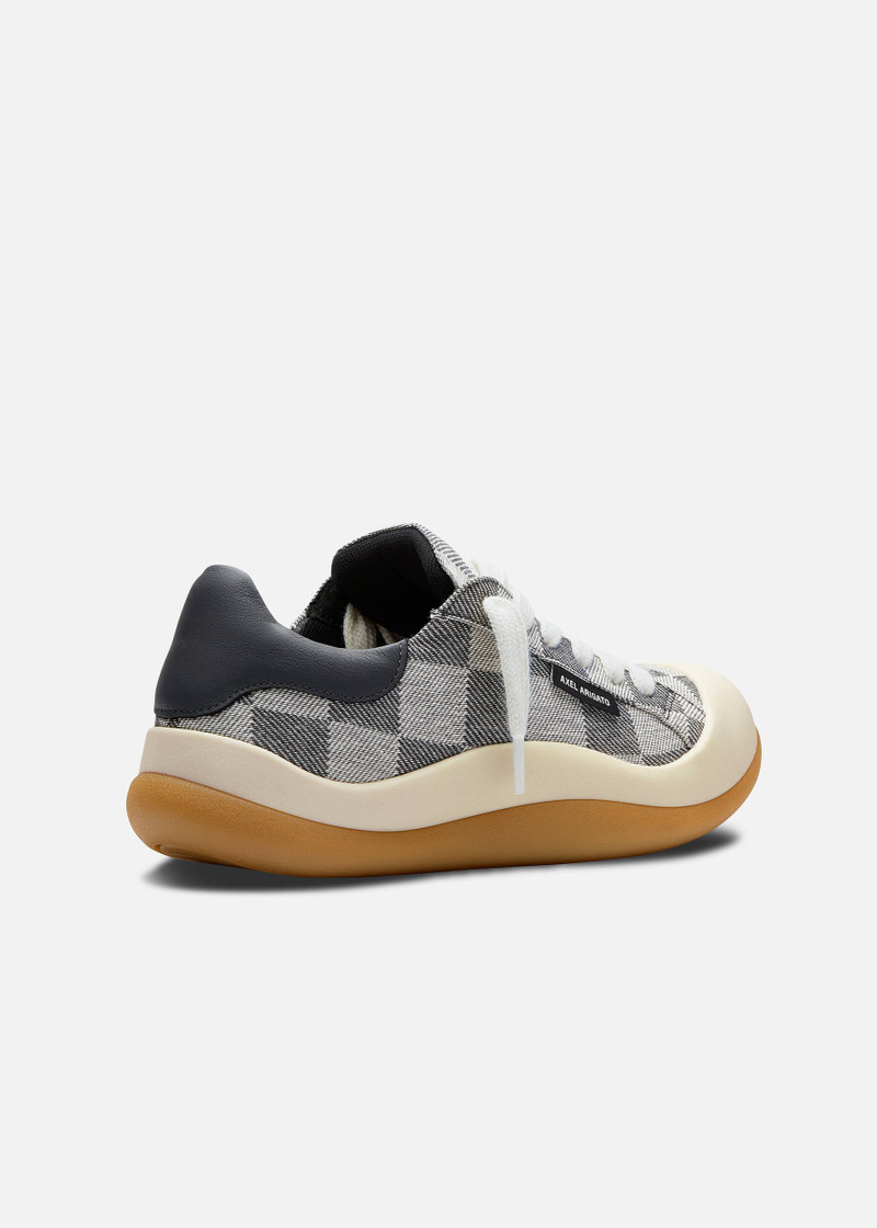Squish Sneaker 3