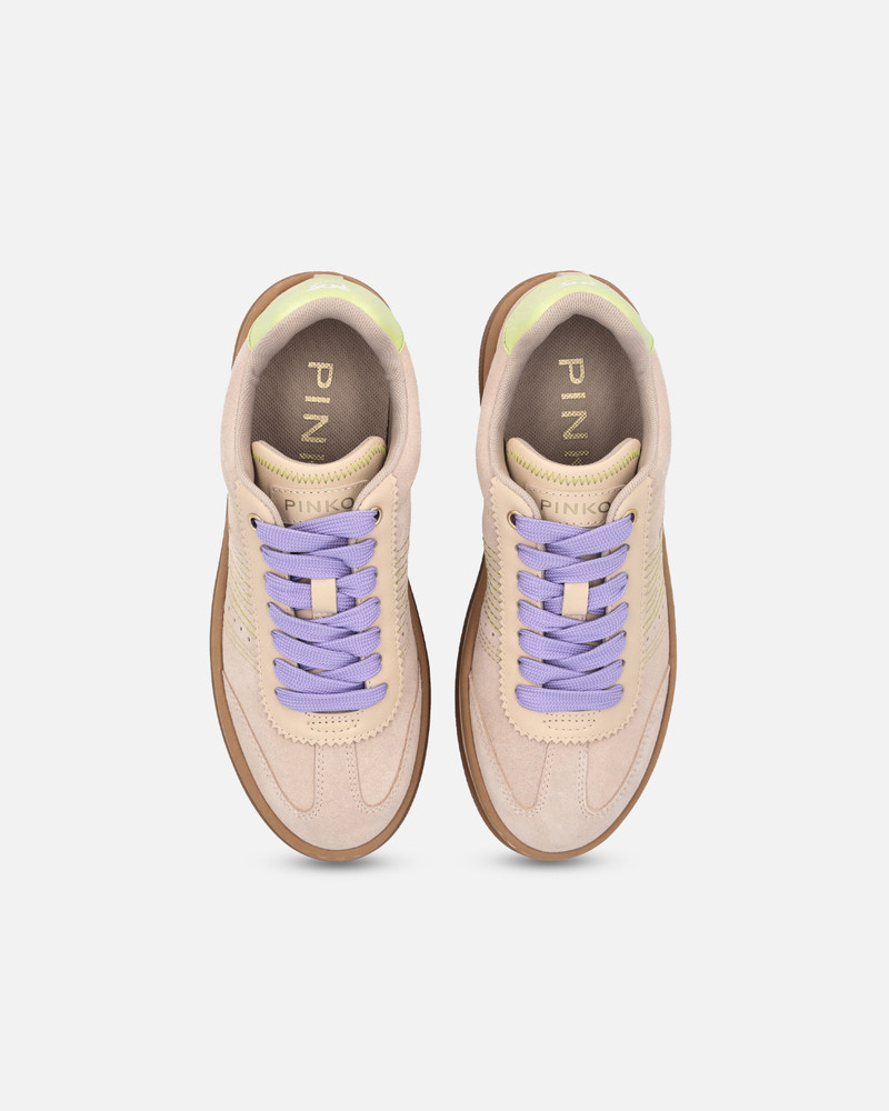 SNEAKERS WITH COLOURED LACES 8