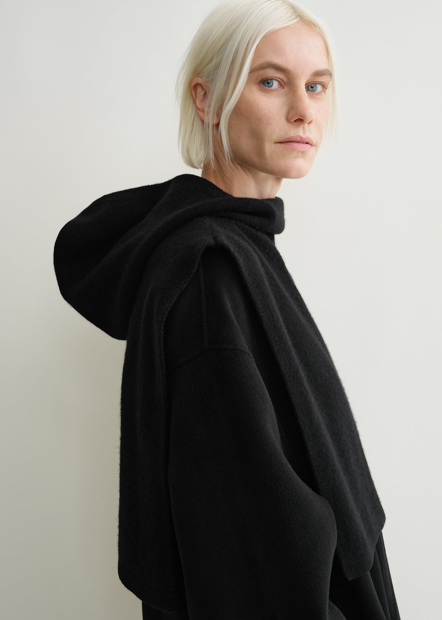 Wool cashmere hoodie bib black - 3