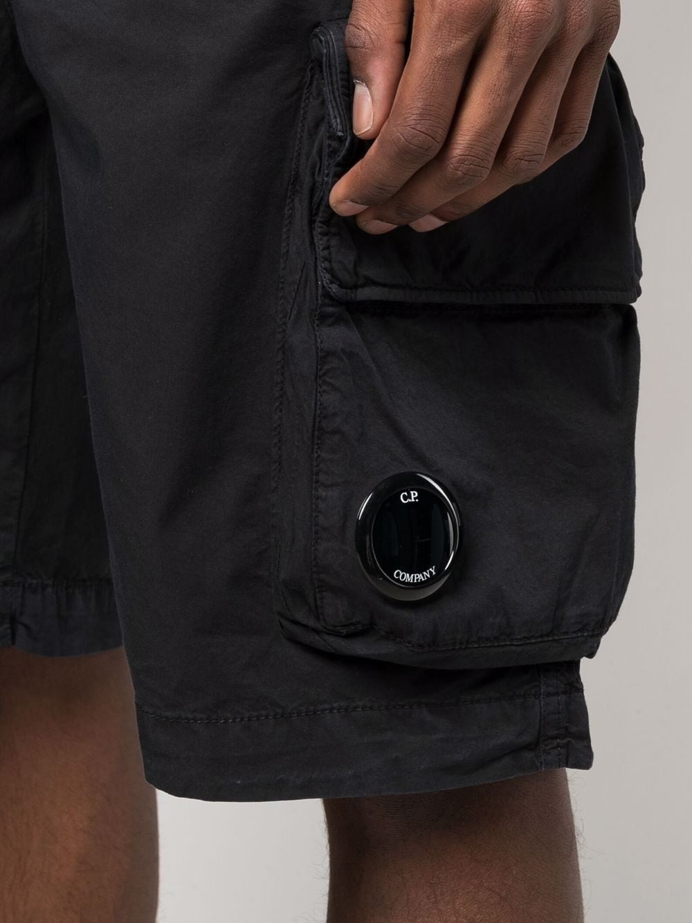 cargo-pocket detail shorts - 5