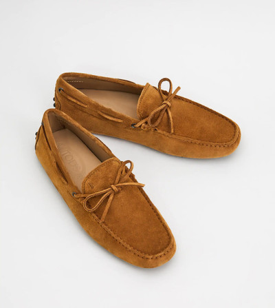 Tod's GOMMINO DRIVING SHOES IN SUEDE - BROWN outlook