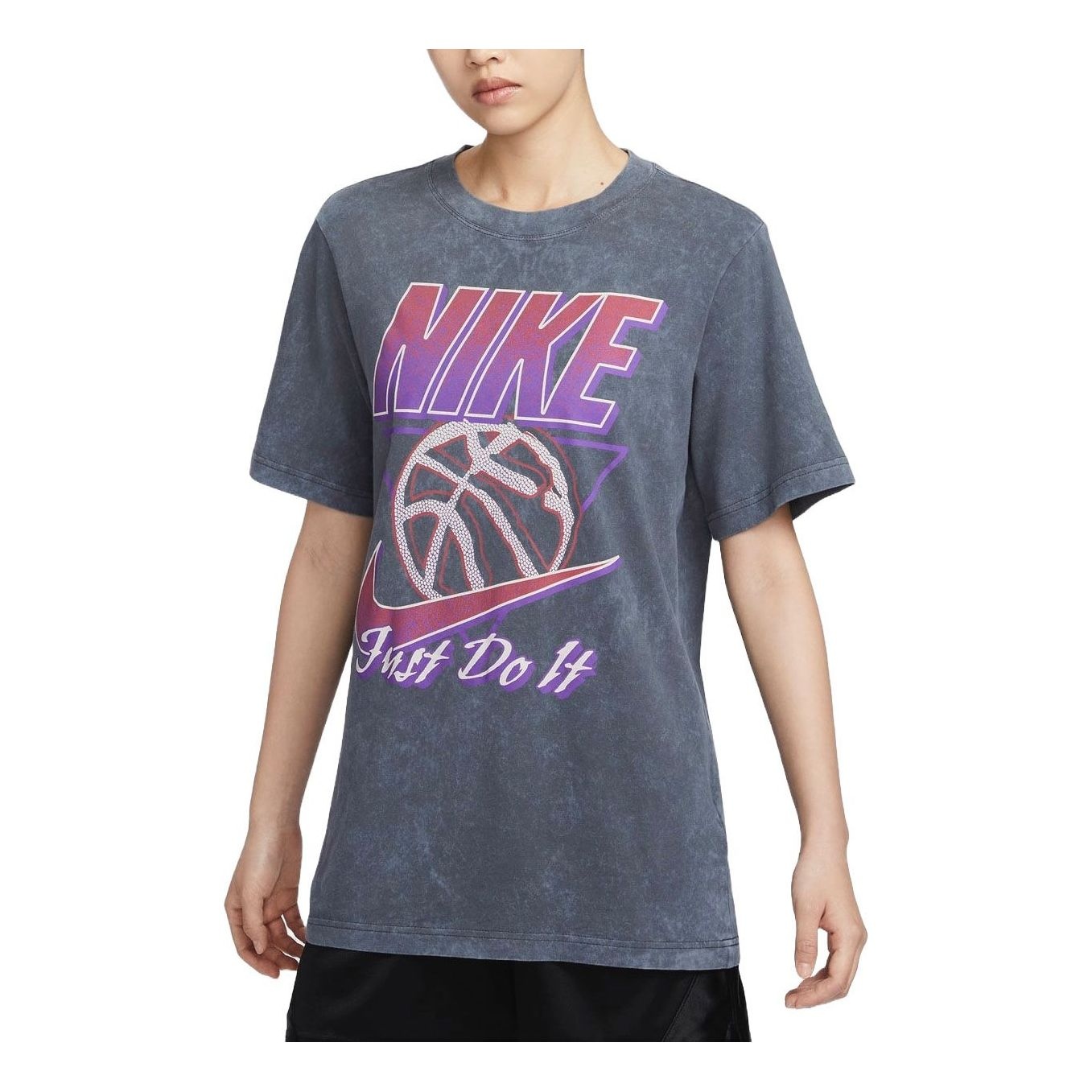 (WMNS) Nike Sportswear Graphic T-Shirt Asia Sizing 'Anthracite' FZ3478-060 - 1