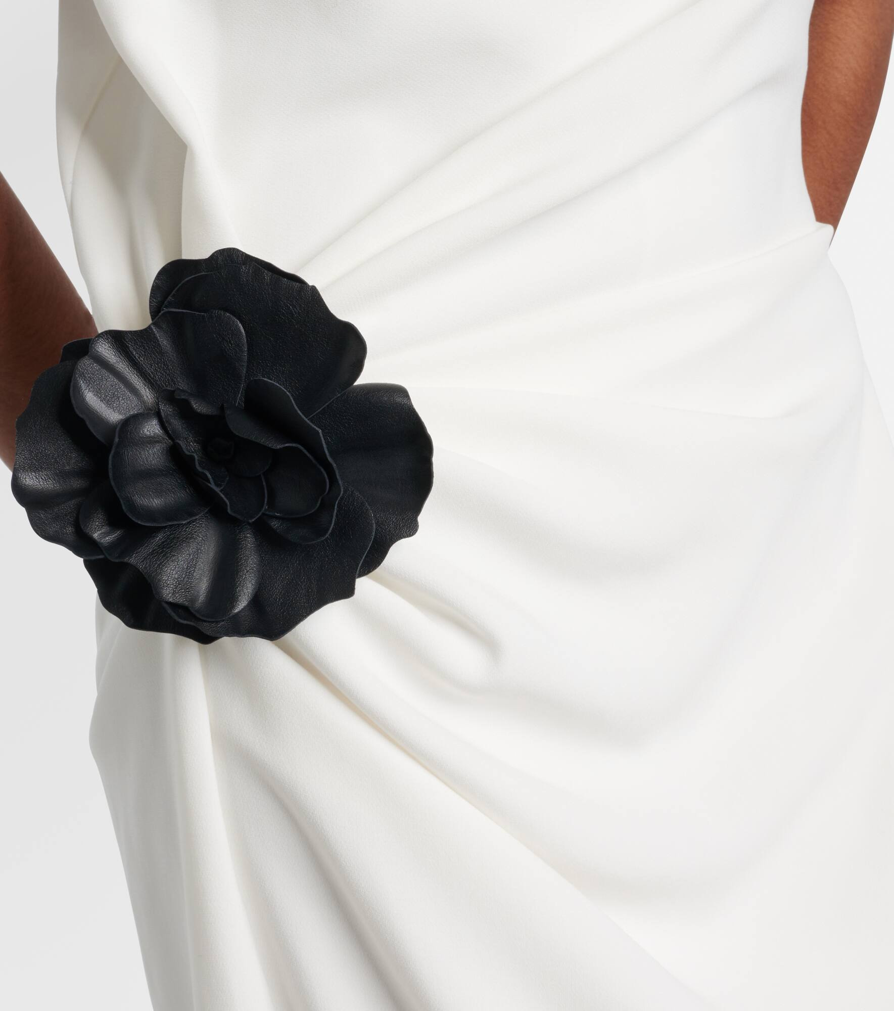 Indria floral-appliqué crêpe cocktail dress - 5