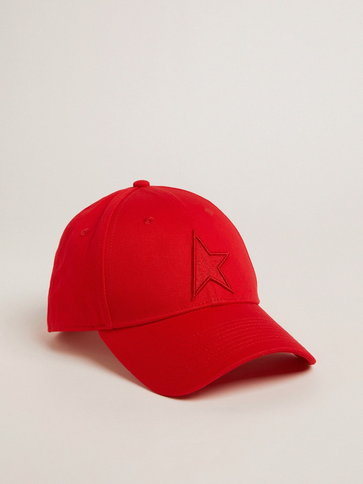Red cotton baseball cap with tone-on-tone star-shaped patch on the front - 2