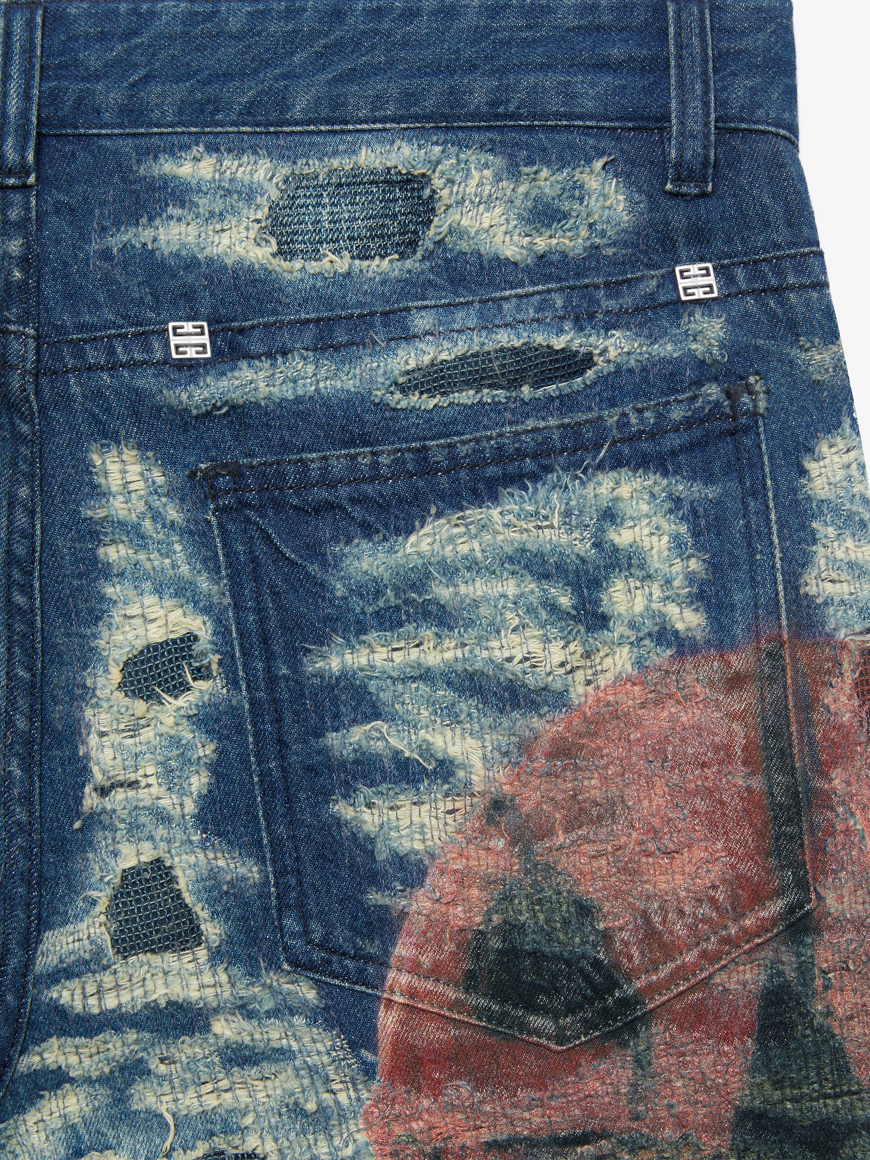 SLIM FIT JEANS IN DESTROYED DENIM WITH CERAMICS PRINTS - 5
