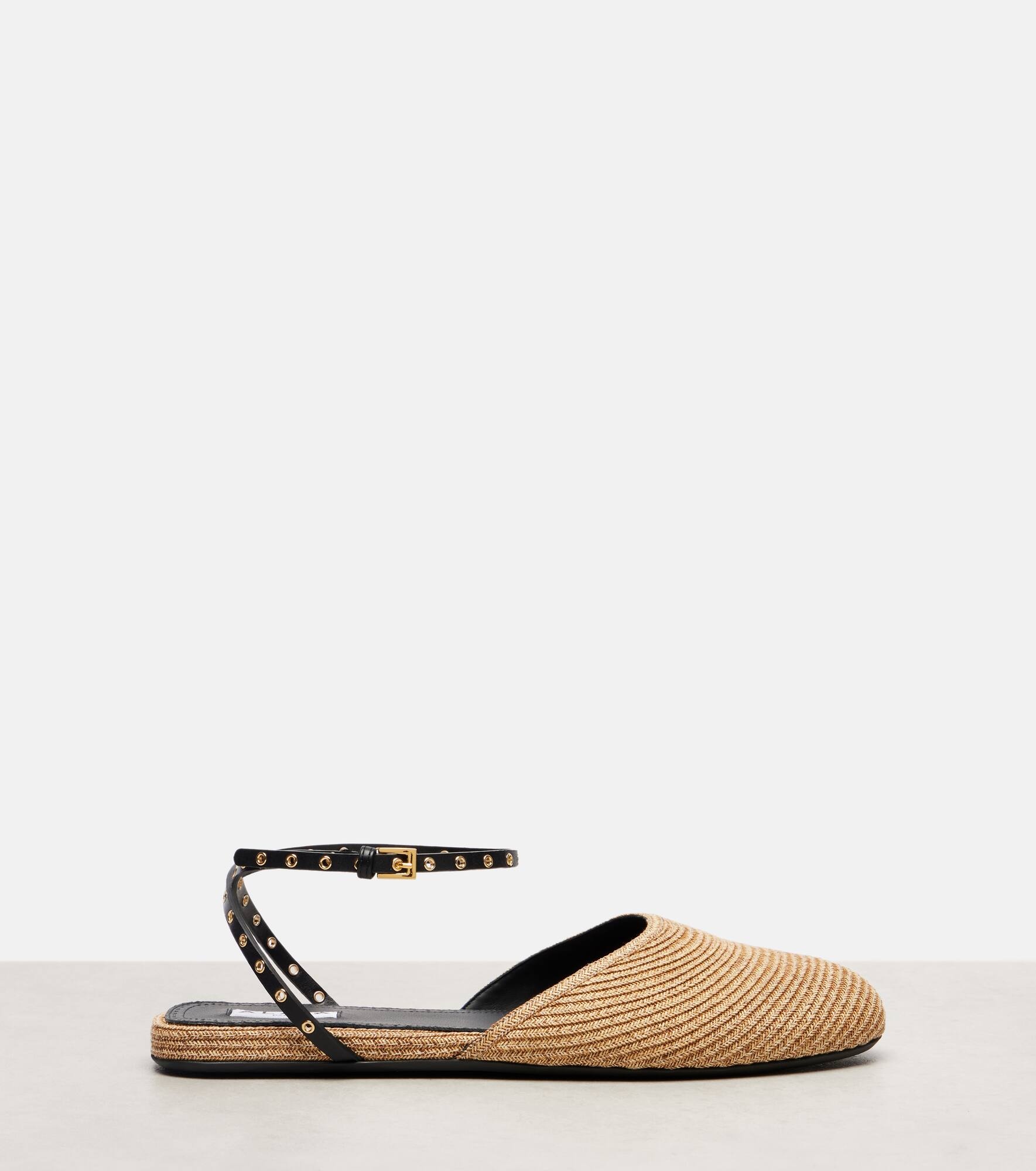 Leather-trimmed raffia flats - 4