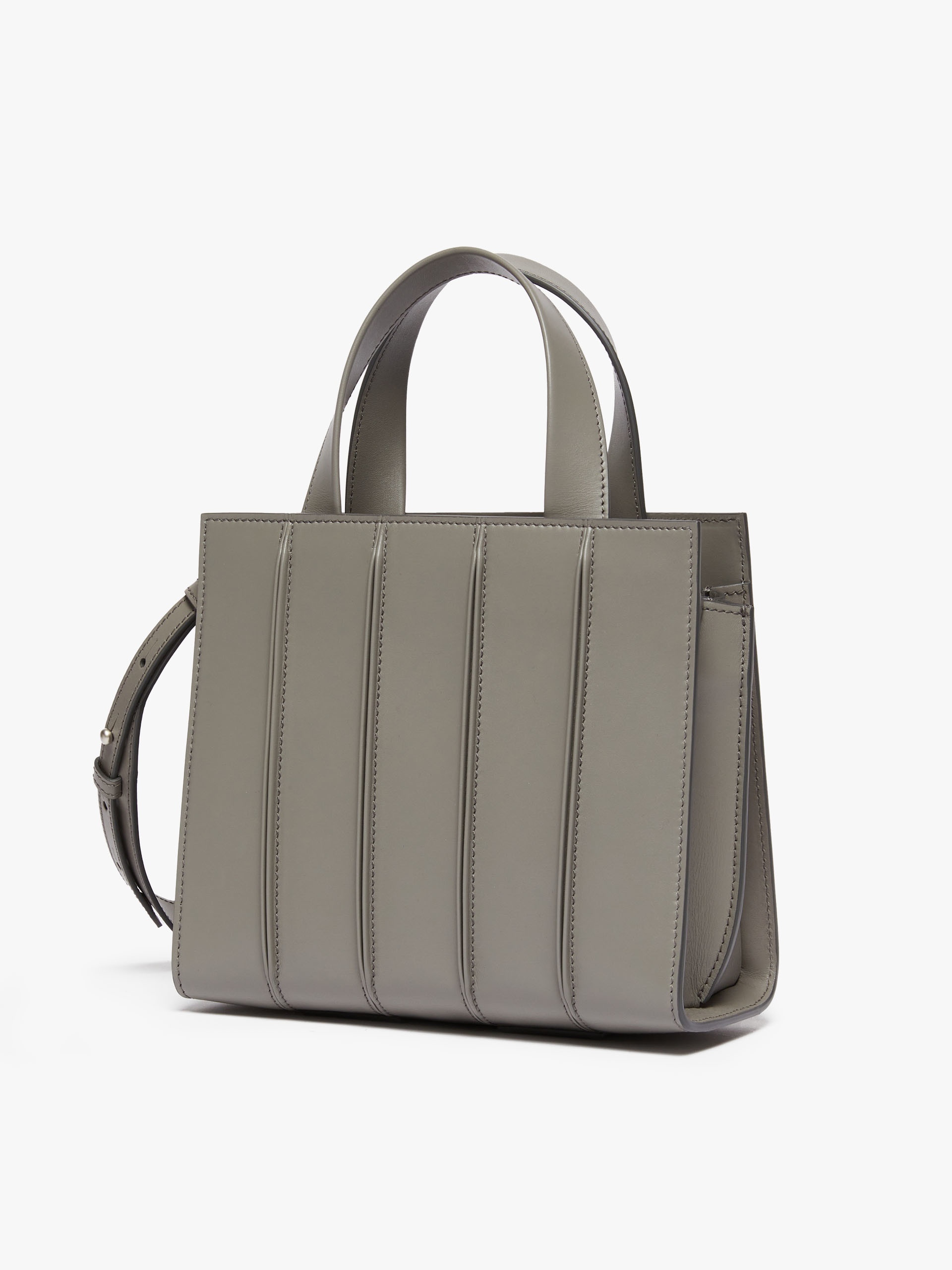 池田エライザさん着用【 MAX MARA 】 Whitney Bag 4 スモール マックスマーラ、「ホイットニー バッグ」の誕生10周年を祝し森