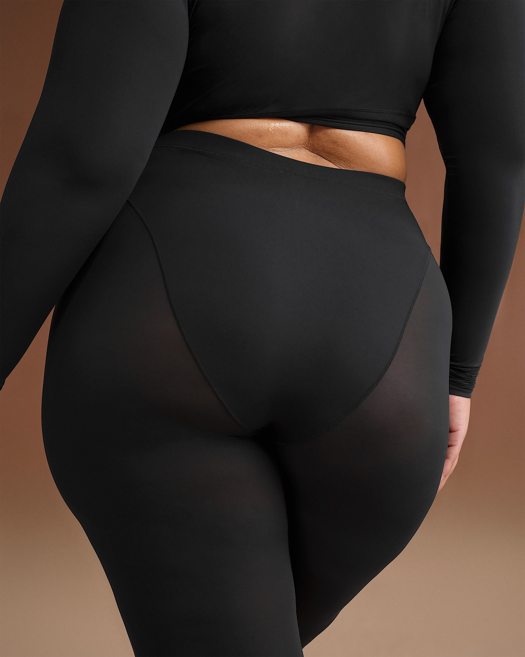 NikeSKIMS Weightless Layers Women's High-Waisted V-Panel Leggings - 8