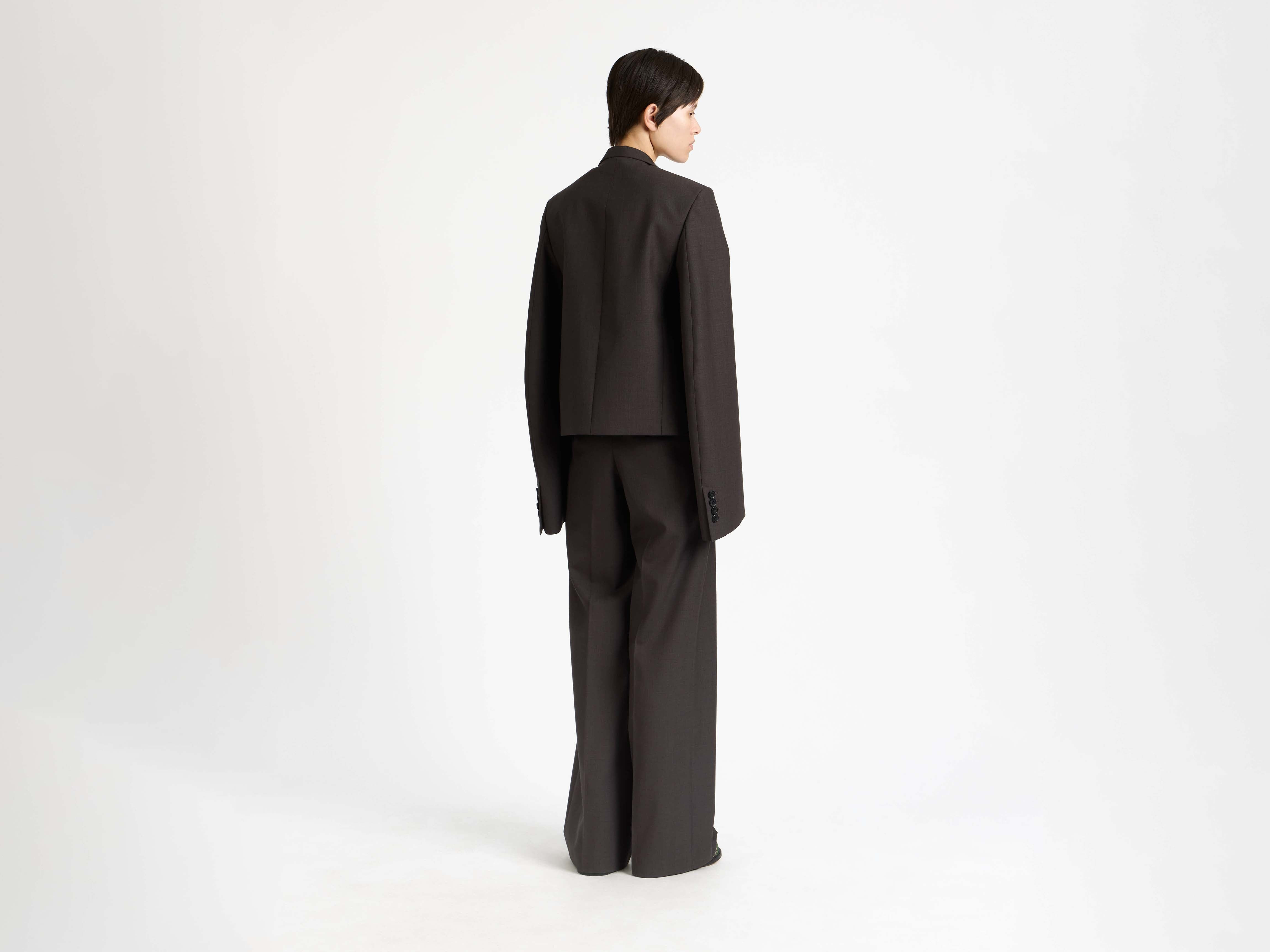 TAILORED BELL SLEEVE JACKET IN CHOCOLATE BROWN - 3
