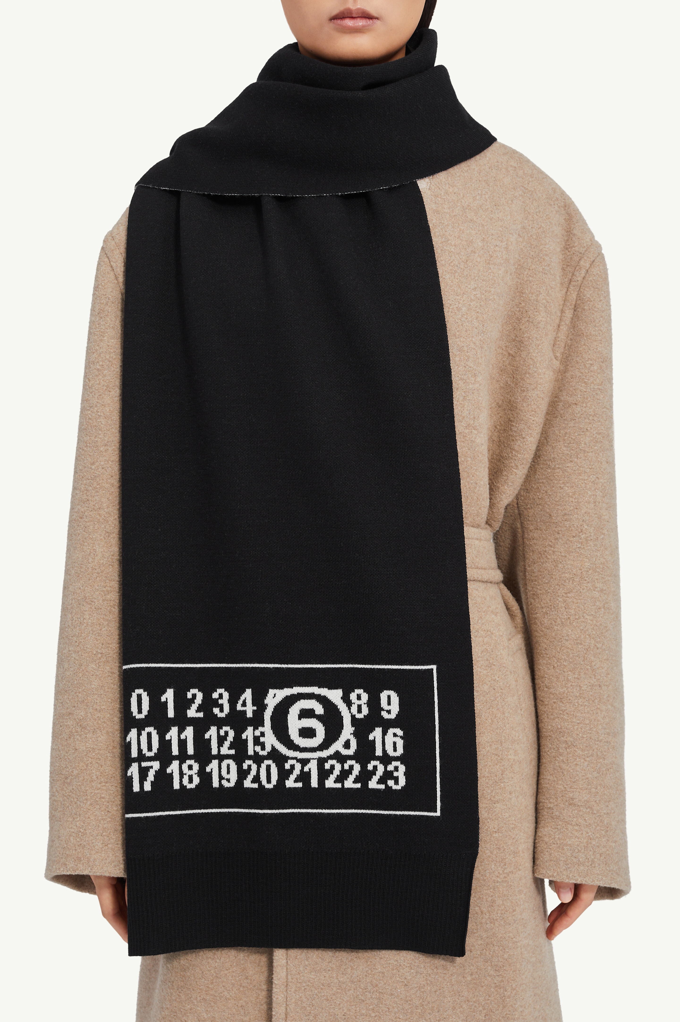 マフラー・ストール MM6 MAISON MARGIELA VIRGIN WOOL SCARF Mm6 Maison Margiela Virgin Wool Scarf (MM6 Maison Margiela