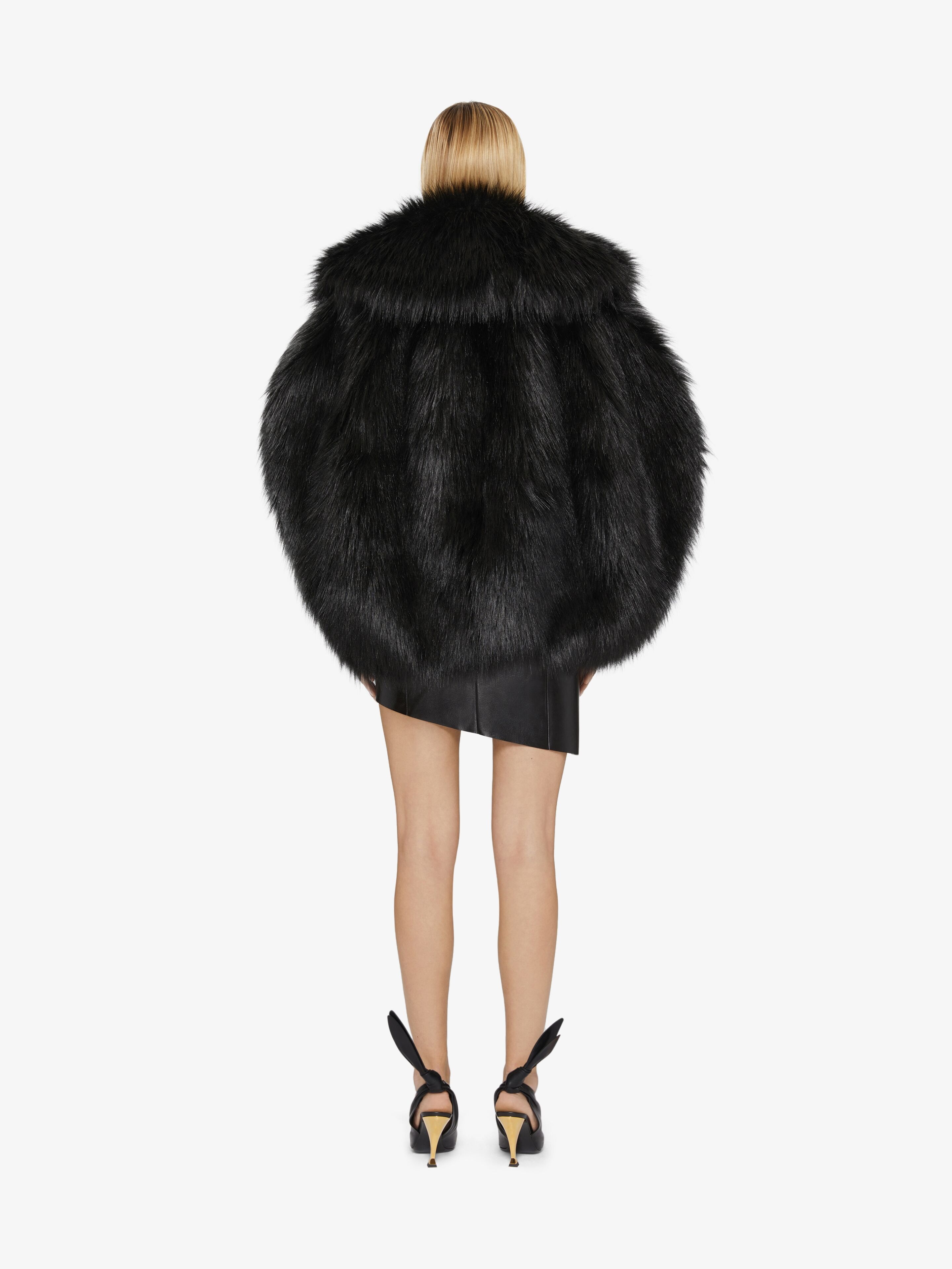 OVERSIZED CAPE IN FAUX FUR - 4