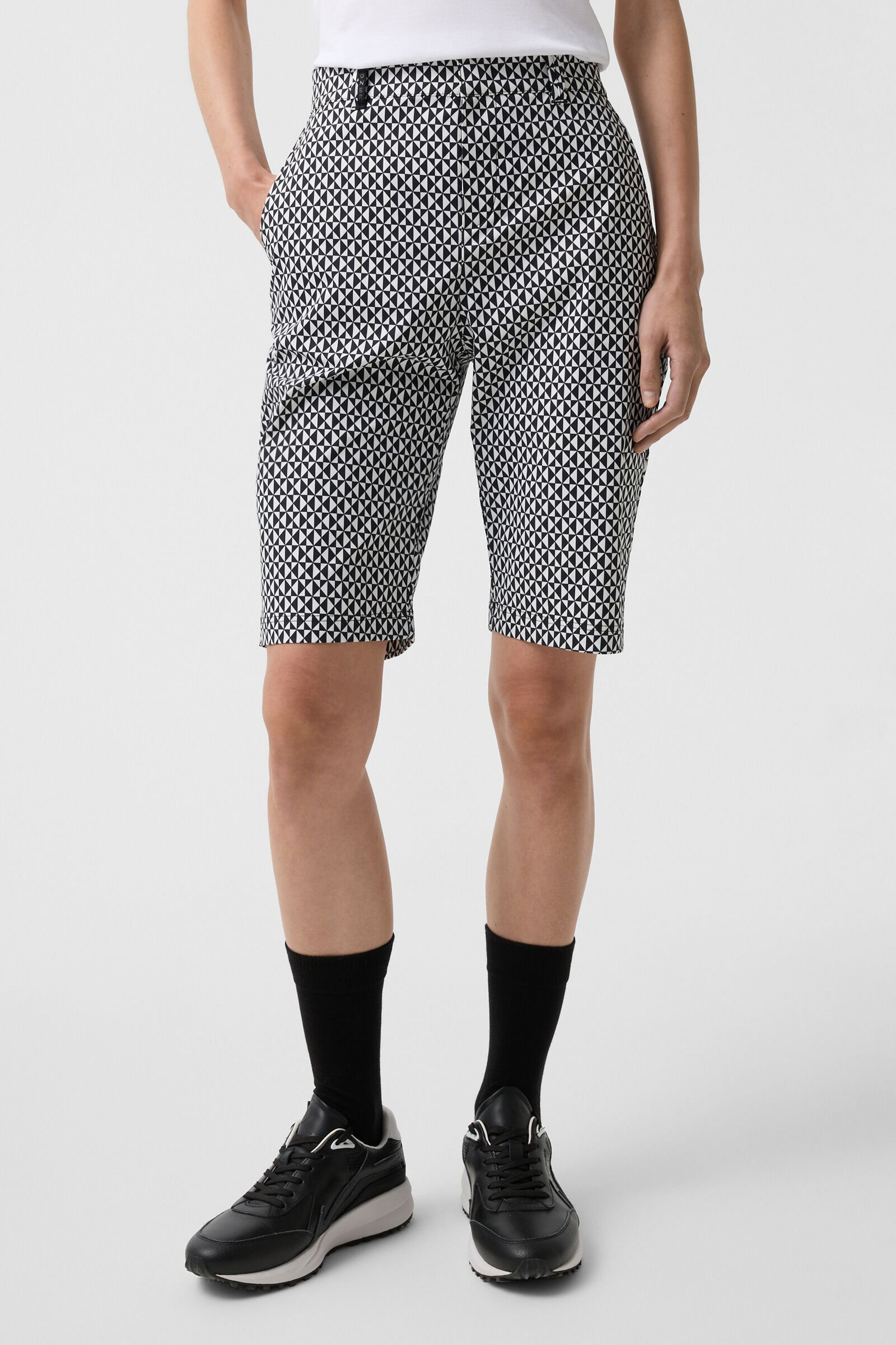 Zina functional shorts in Black/white - 2