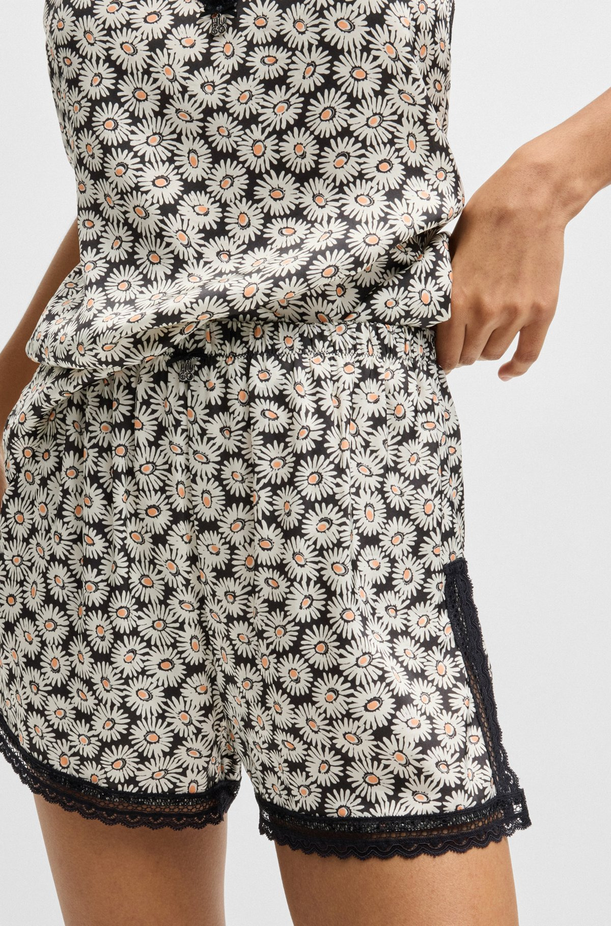 LACE-TRIM PAJAMA SHORTS IN SATIN - 4