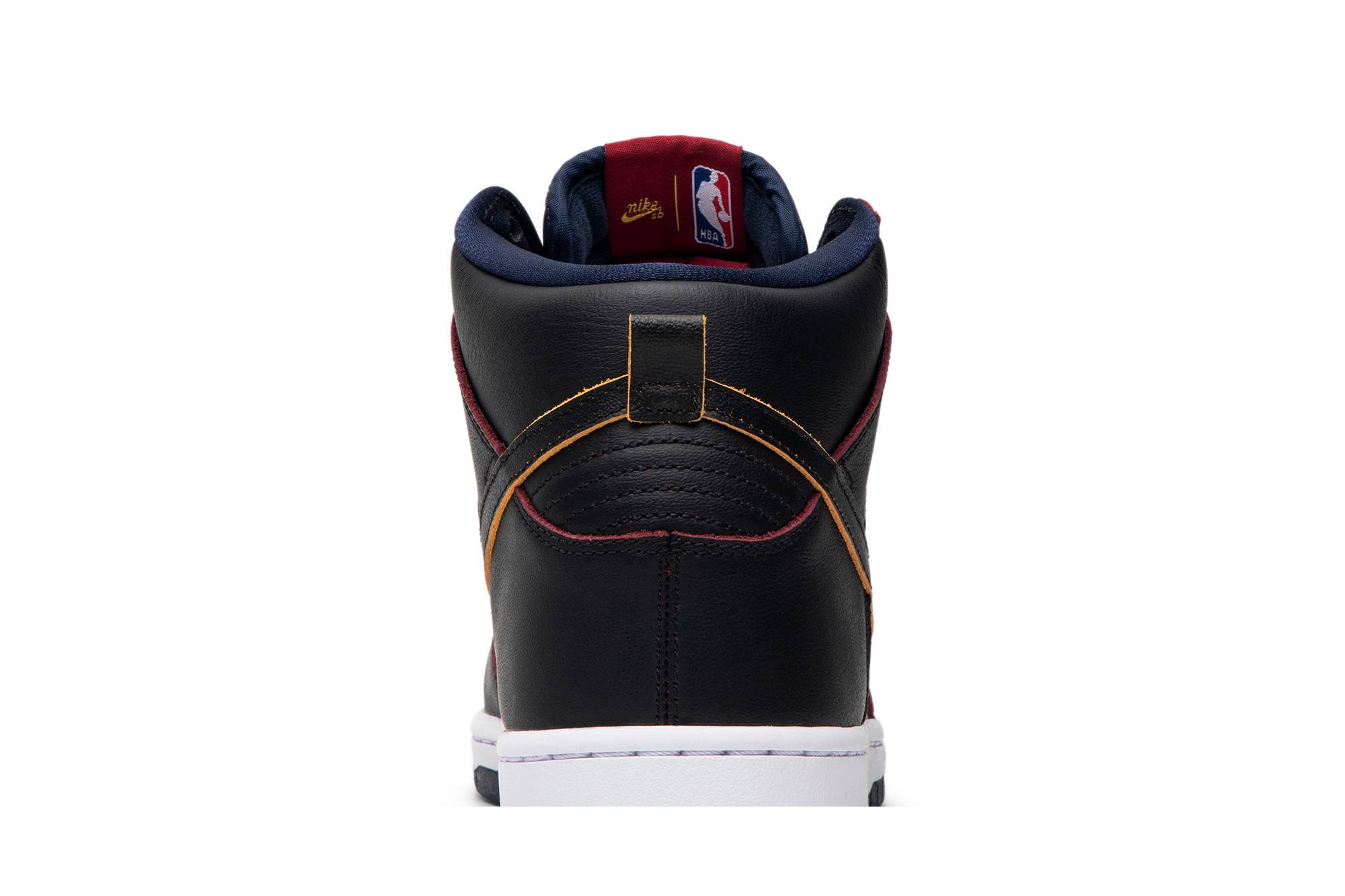 Nike sb dunk cavs best sale