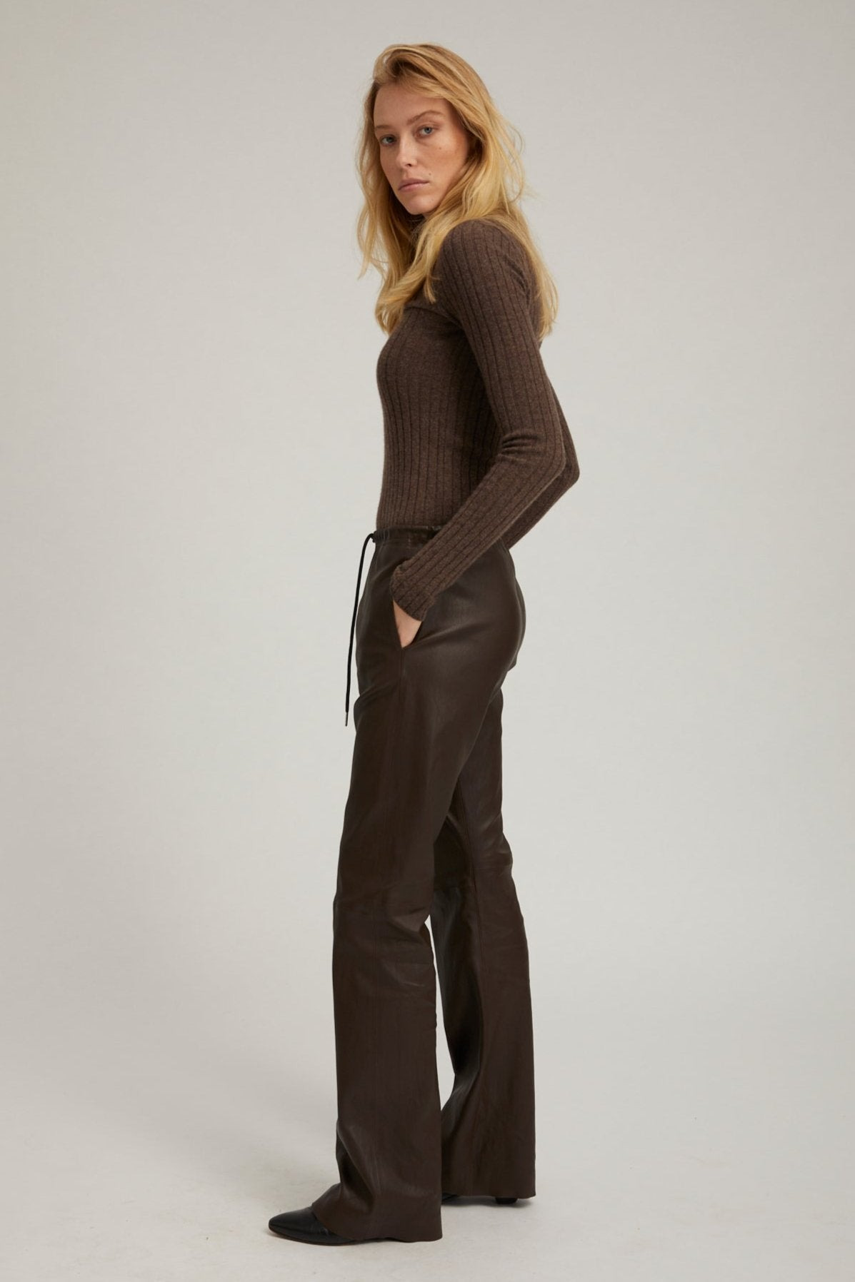 TRUFFLE HEAVY CASHMERE MOCK NECK - 3