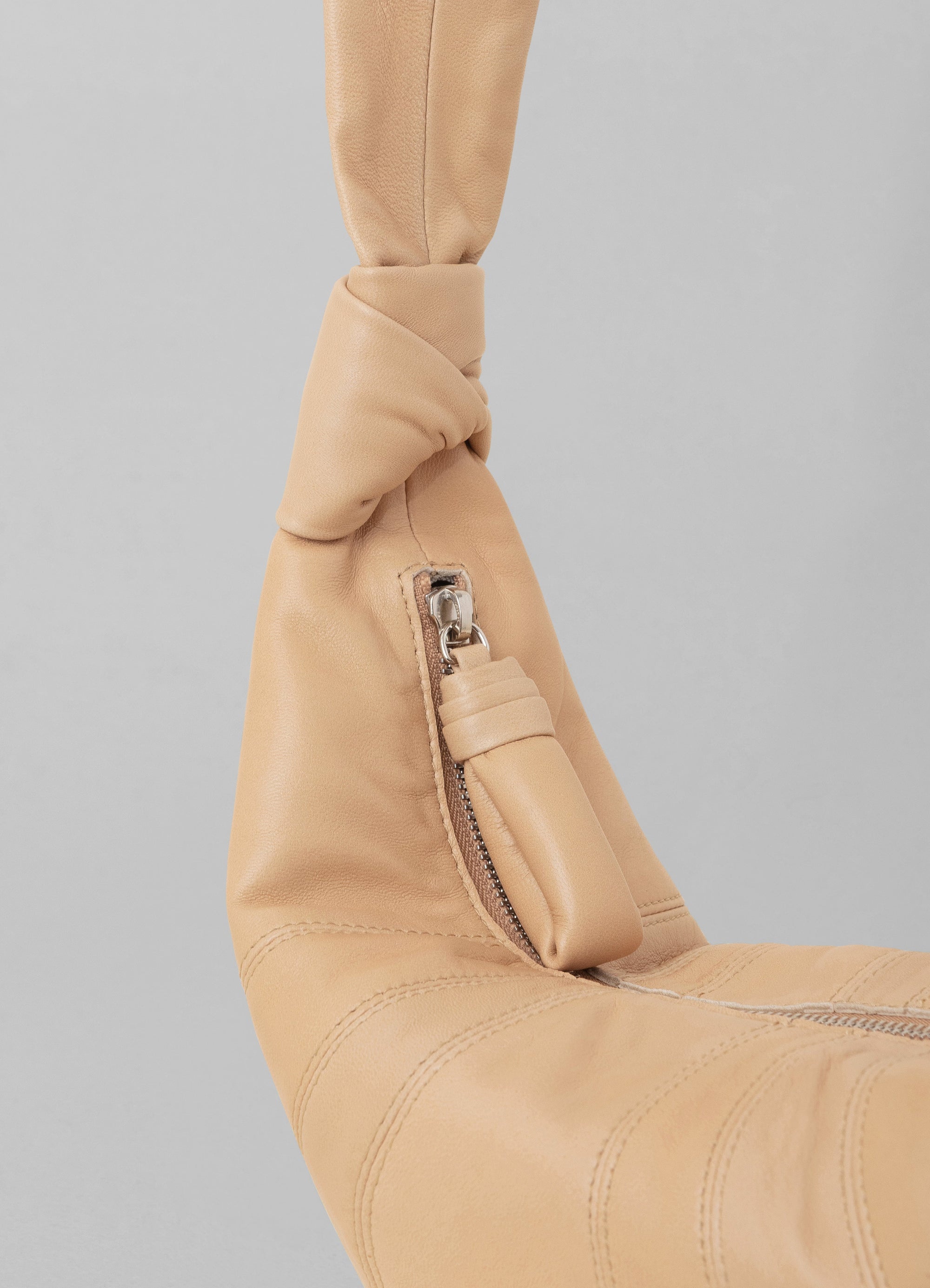 SMALL CROISSANT BAG
SOFT NAPPA LEATHER - 5
