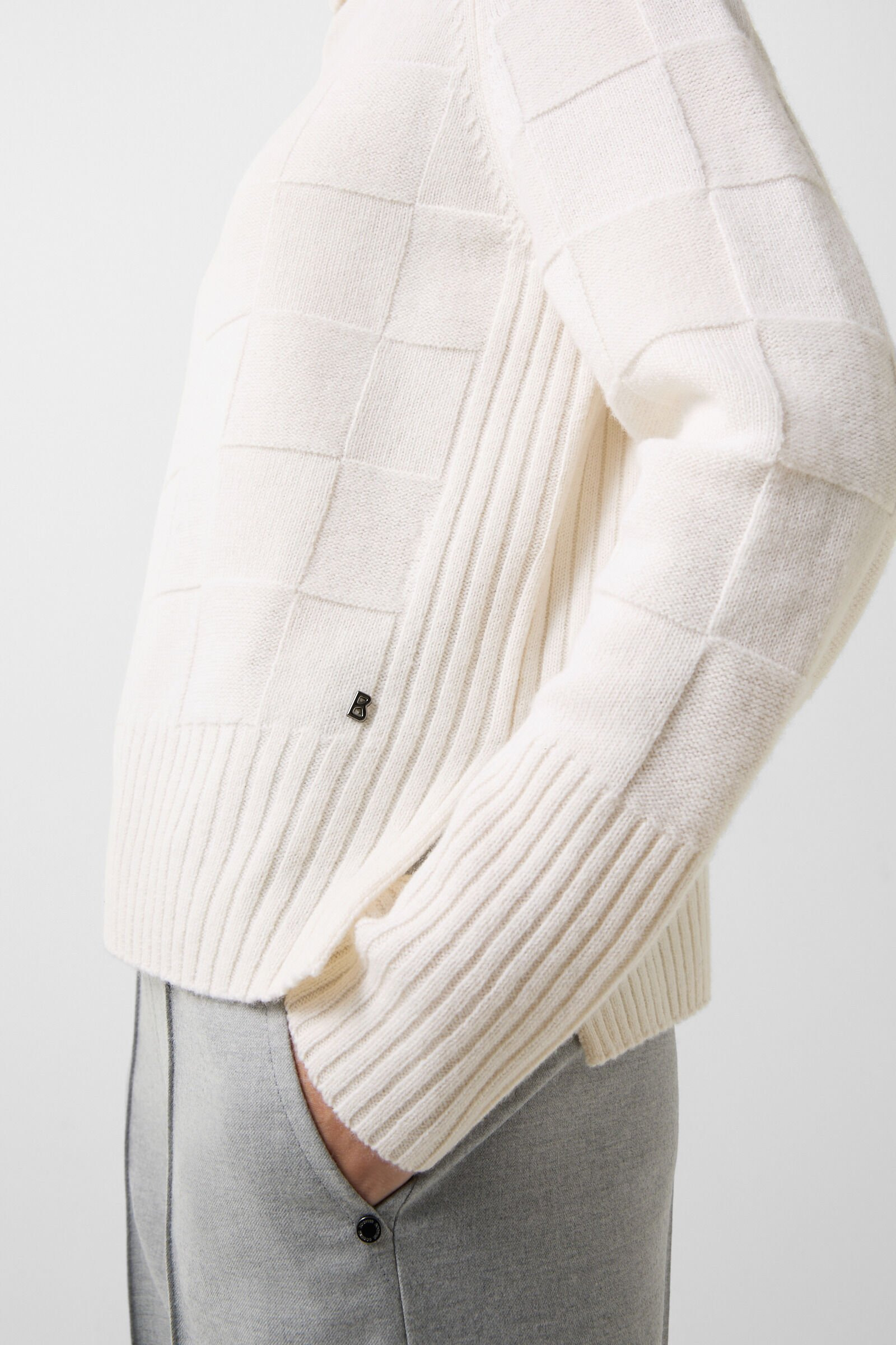 Lake turtleneck pullover in Cream - 6