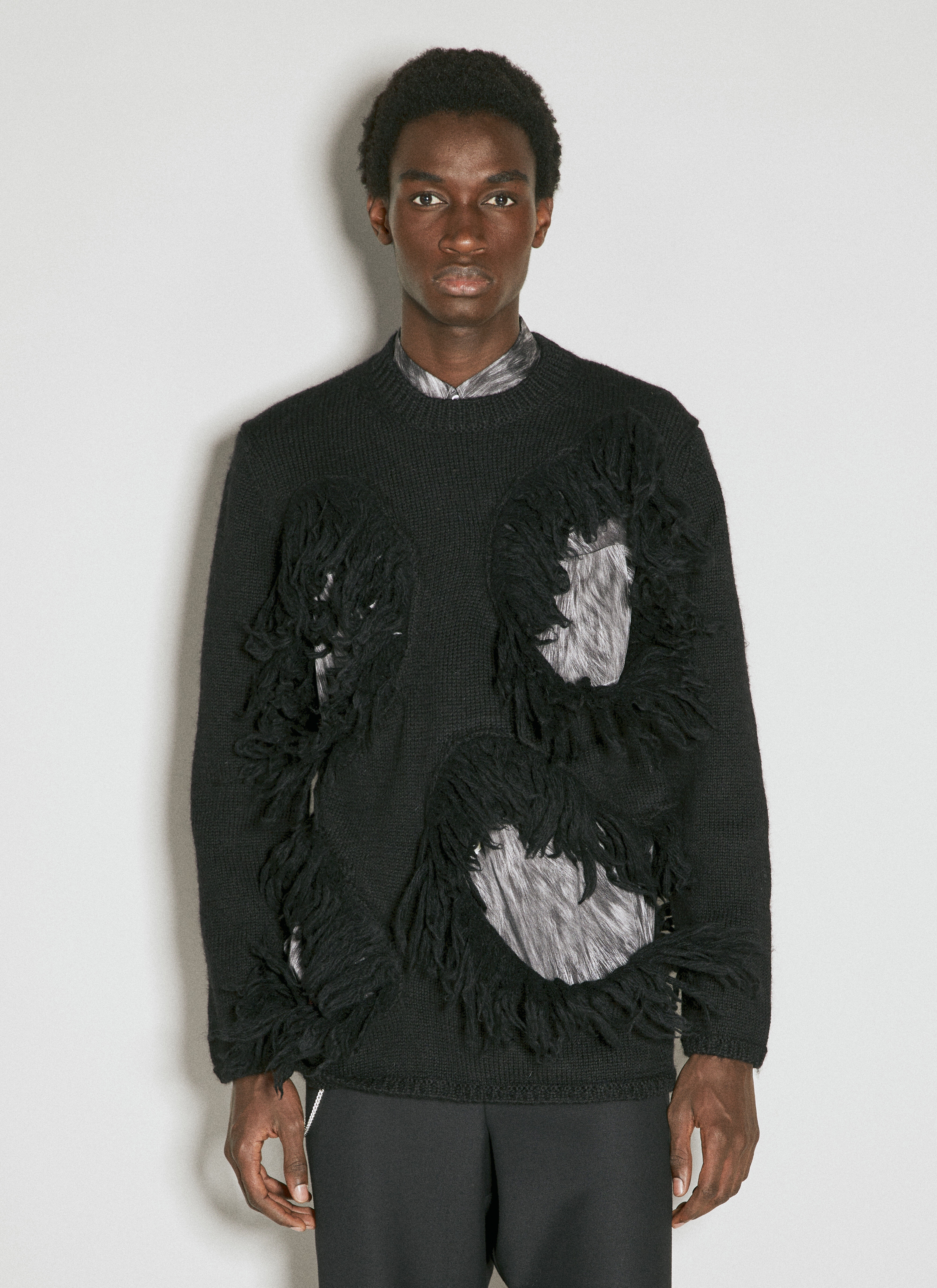 Cut-Out Wool Sweater With Tassle Edge - 3
