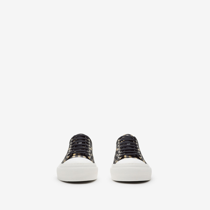 Check Sneakers 3