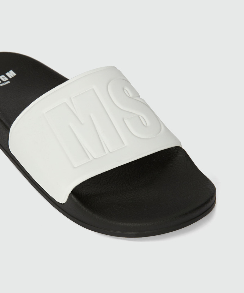 Black and white pool slides with MSGM macrologo 4