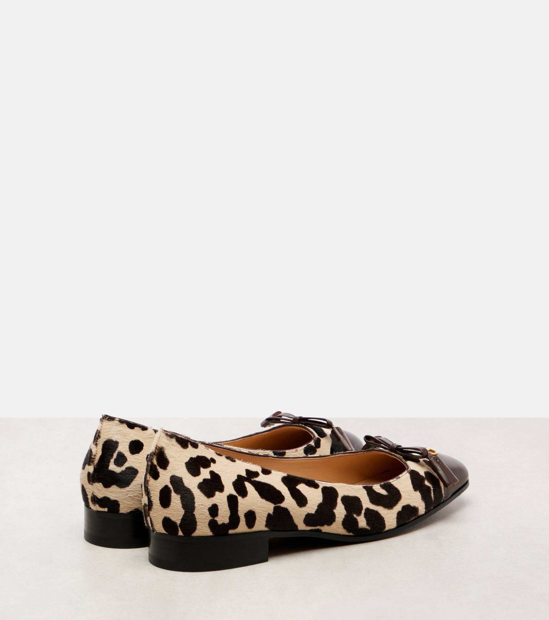 Valet Du Roi 25 calf hair and leather pumps - 2