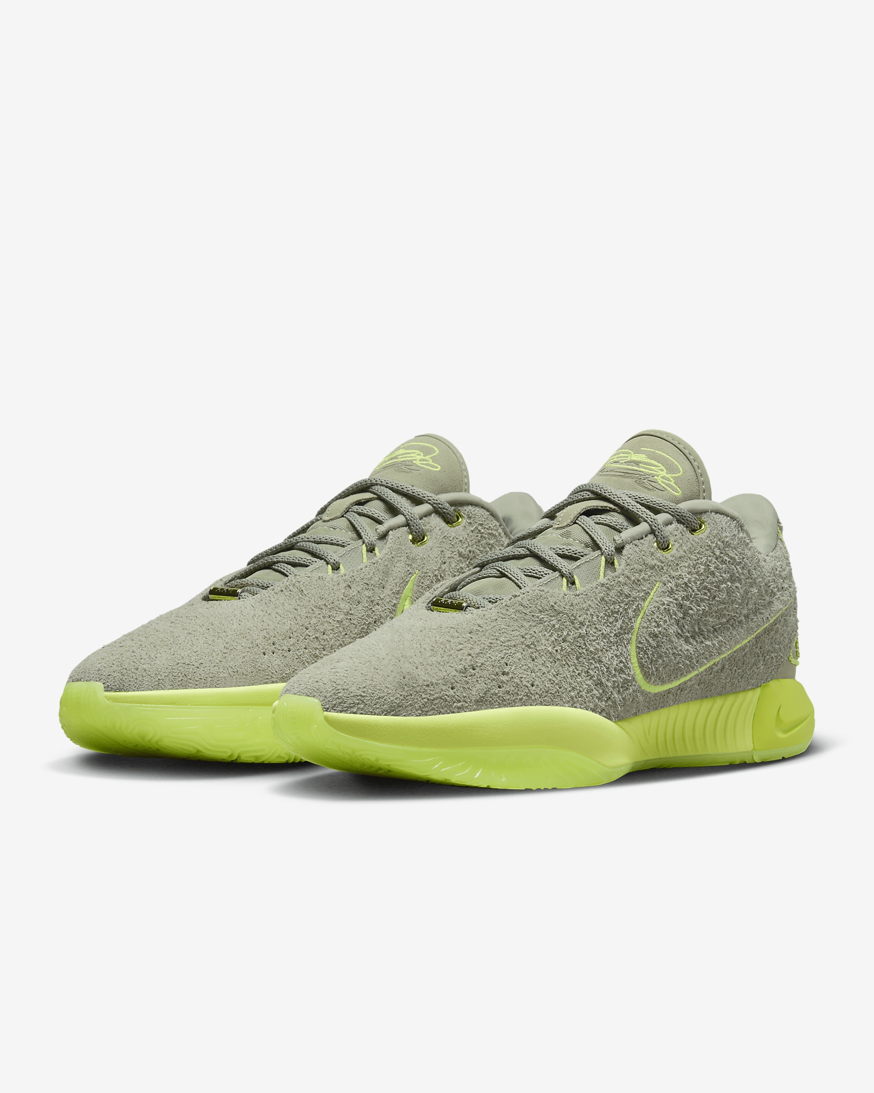 Nike Men's LeBron XXI Basketball Shoes - 5
