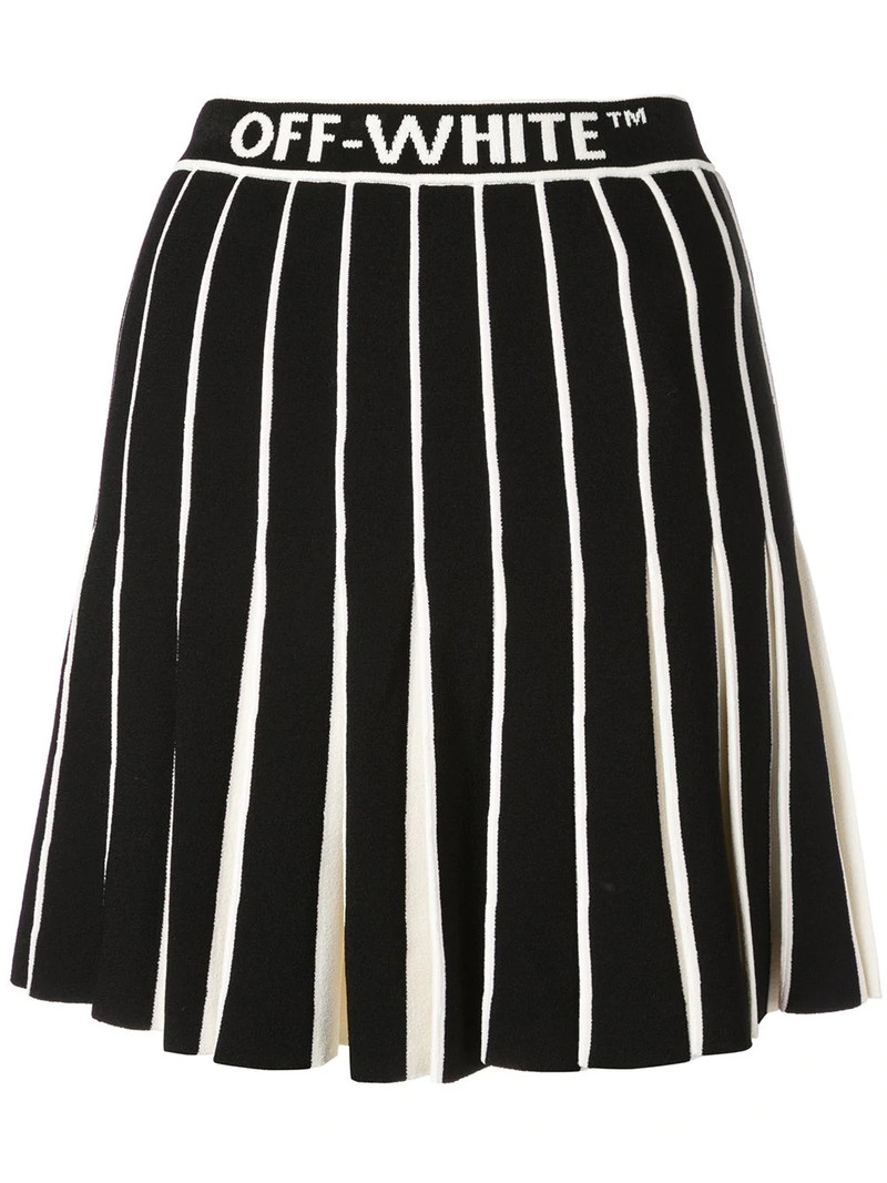 contrasting pleated skirt 1