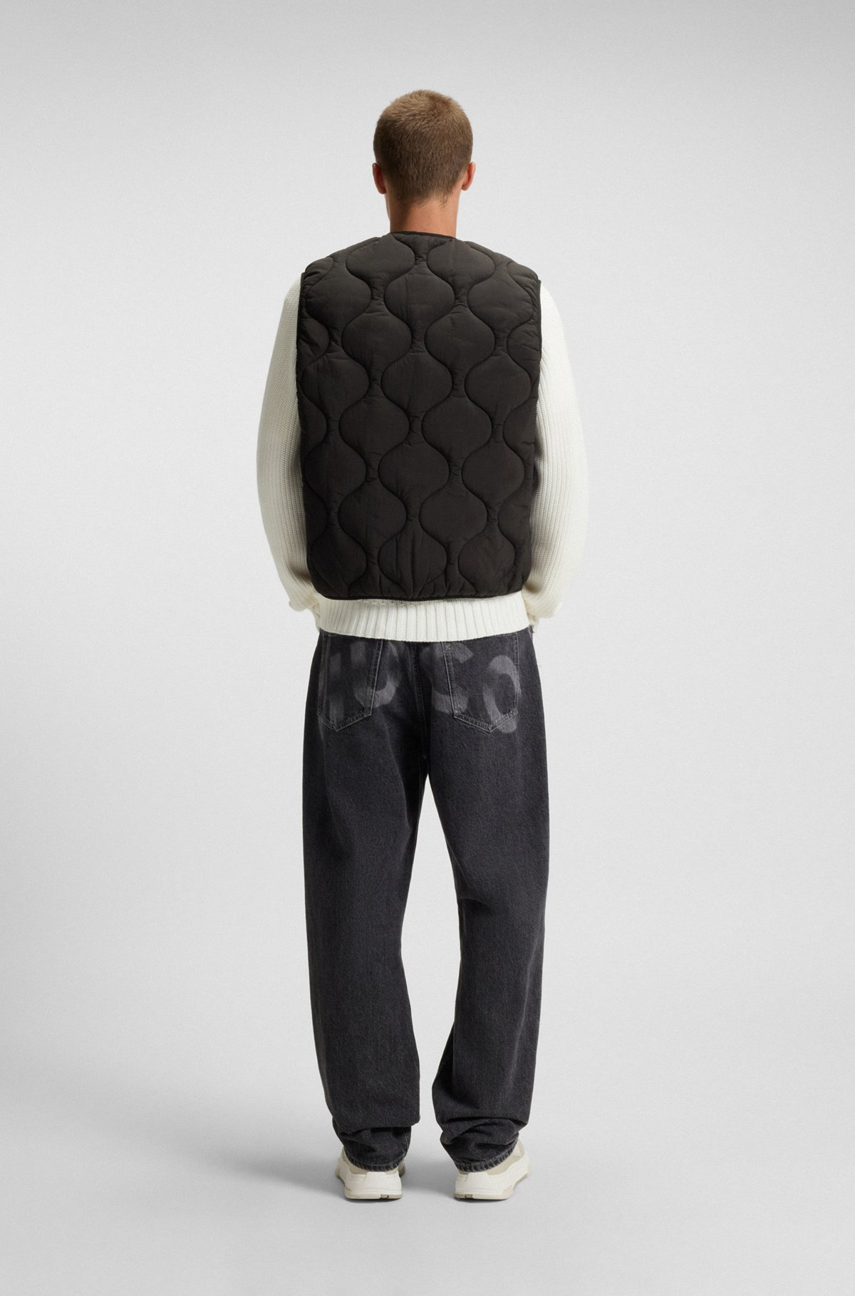 WATER-REPELLENT RELAXED-FIT GILET WITH ONION QUILTING - 4