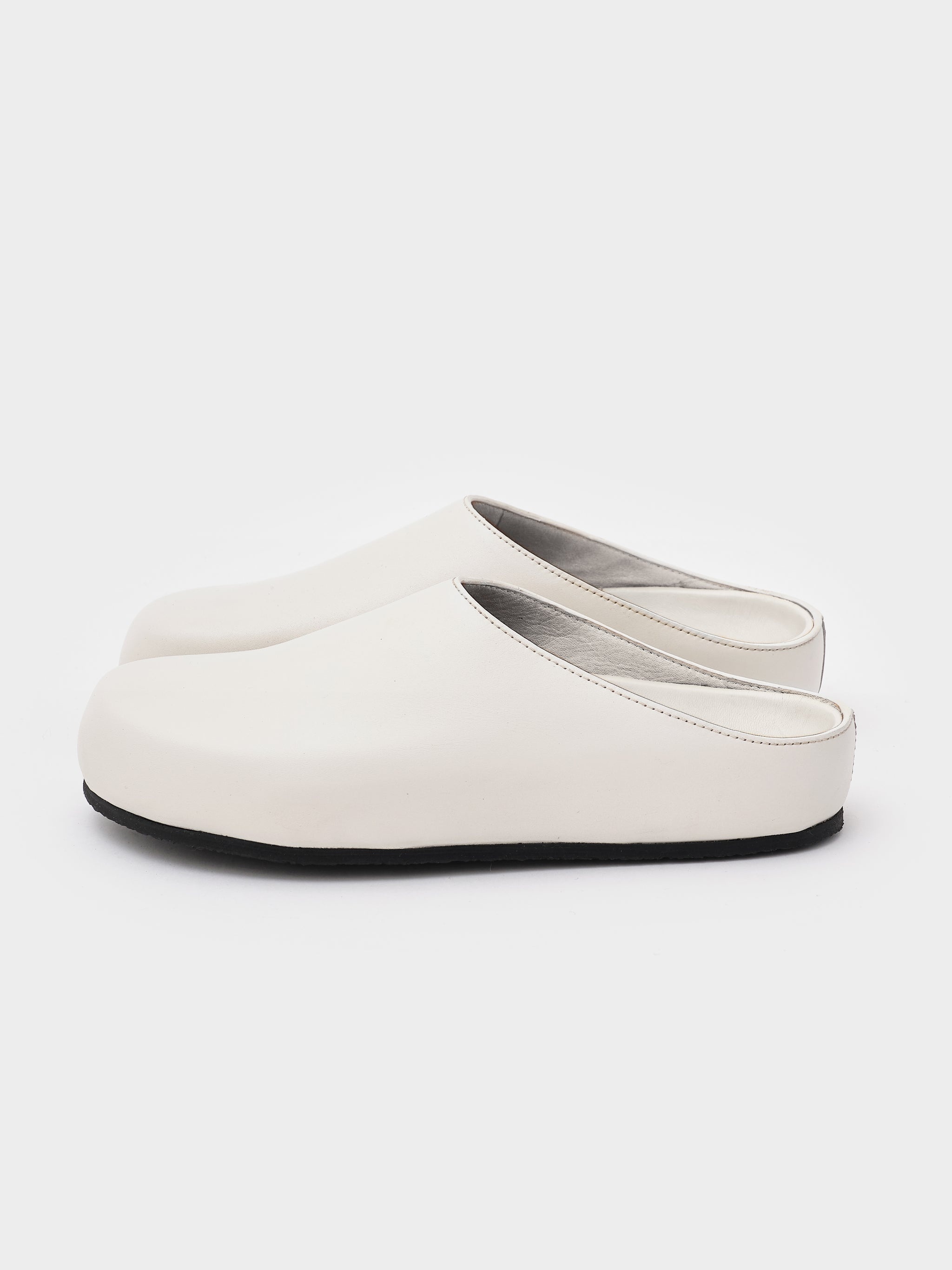 Women's Wearing Clog - 3