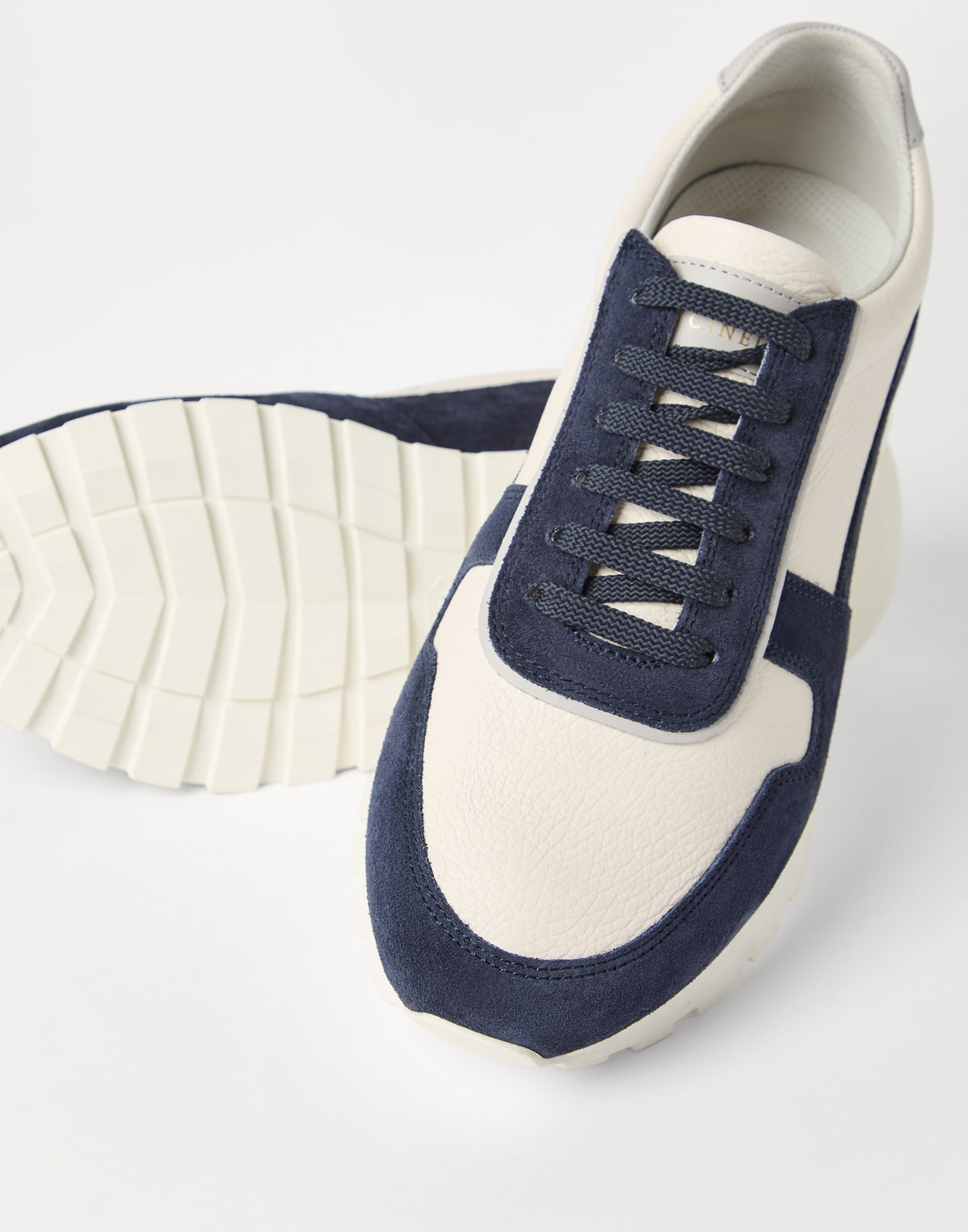 Washed suede and calfskin runners - 3