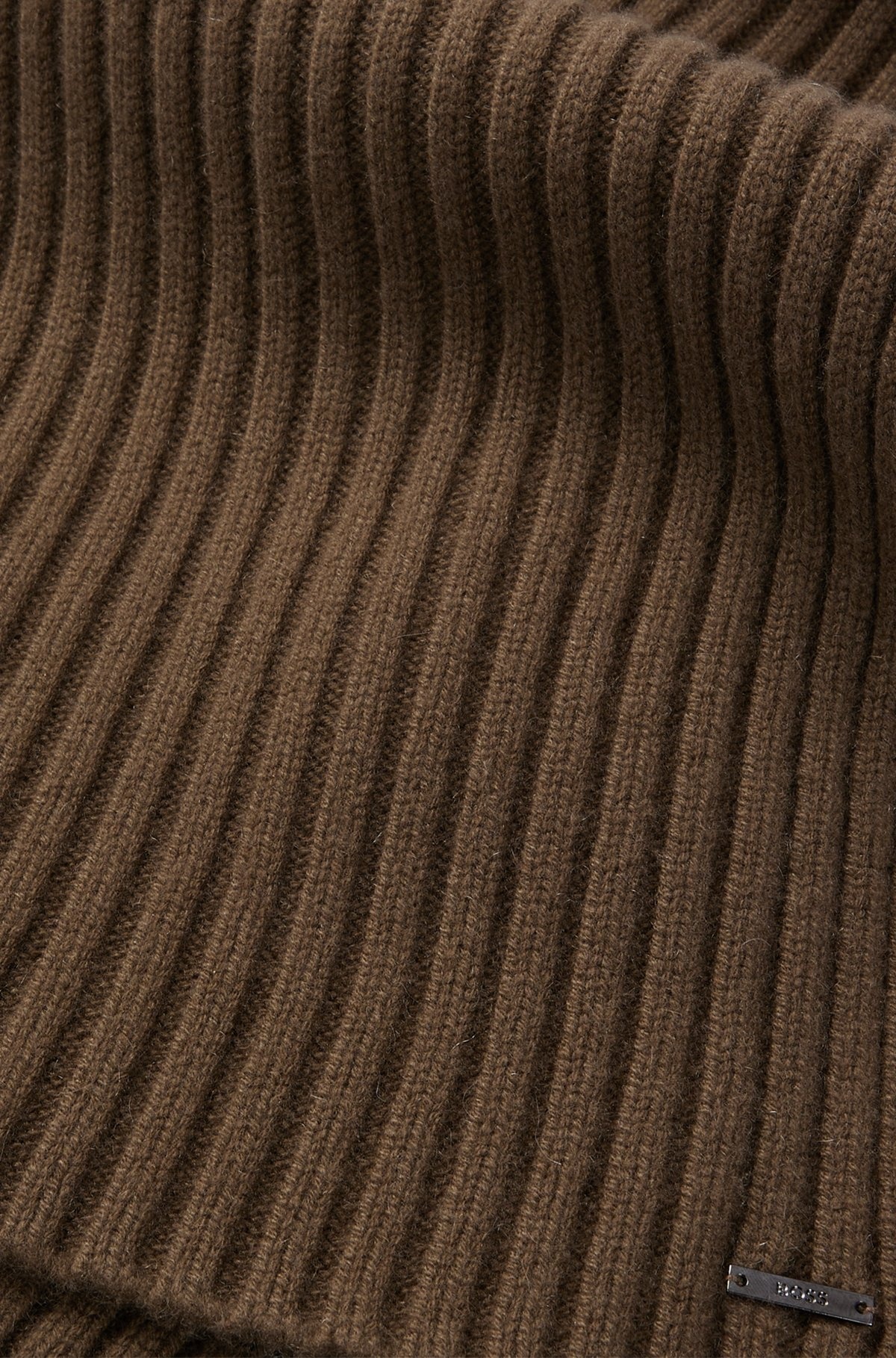 RIB-KNIT CASHMERE SCARF WITH METAL LOGO PLAQUE - 4
