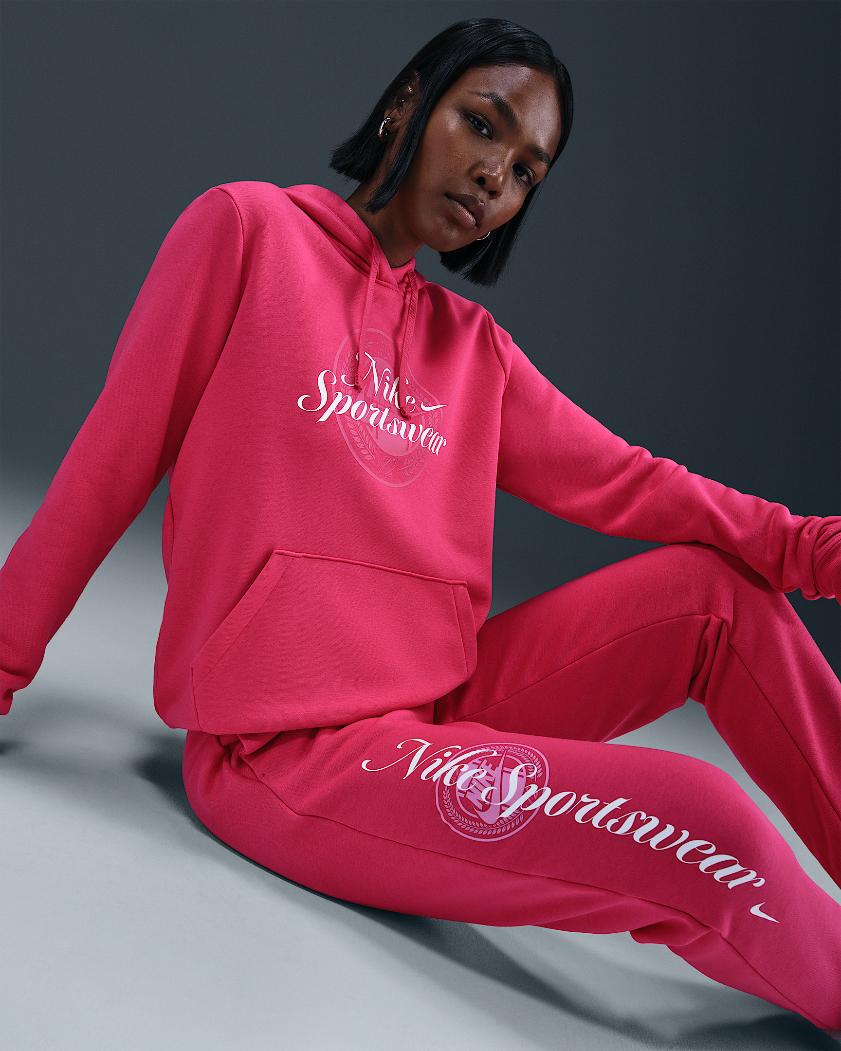 Nike Sportswear Club Fleece Women's Graphic Pullover Hoodie - 3