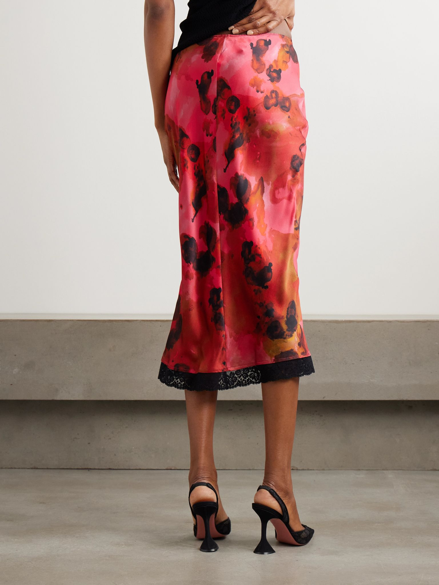 Lace-trimmed floral-print silk-satin midi skirt Red - 3