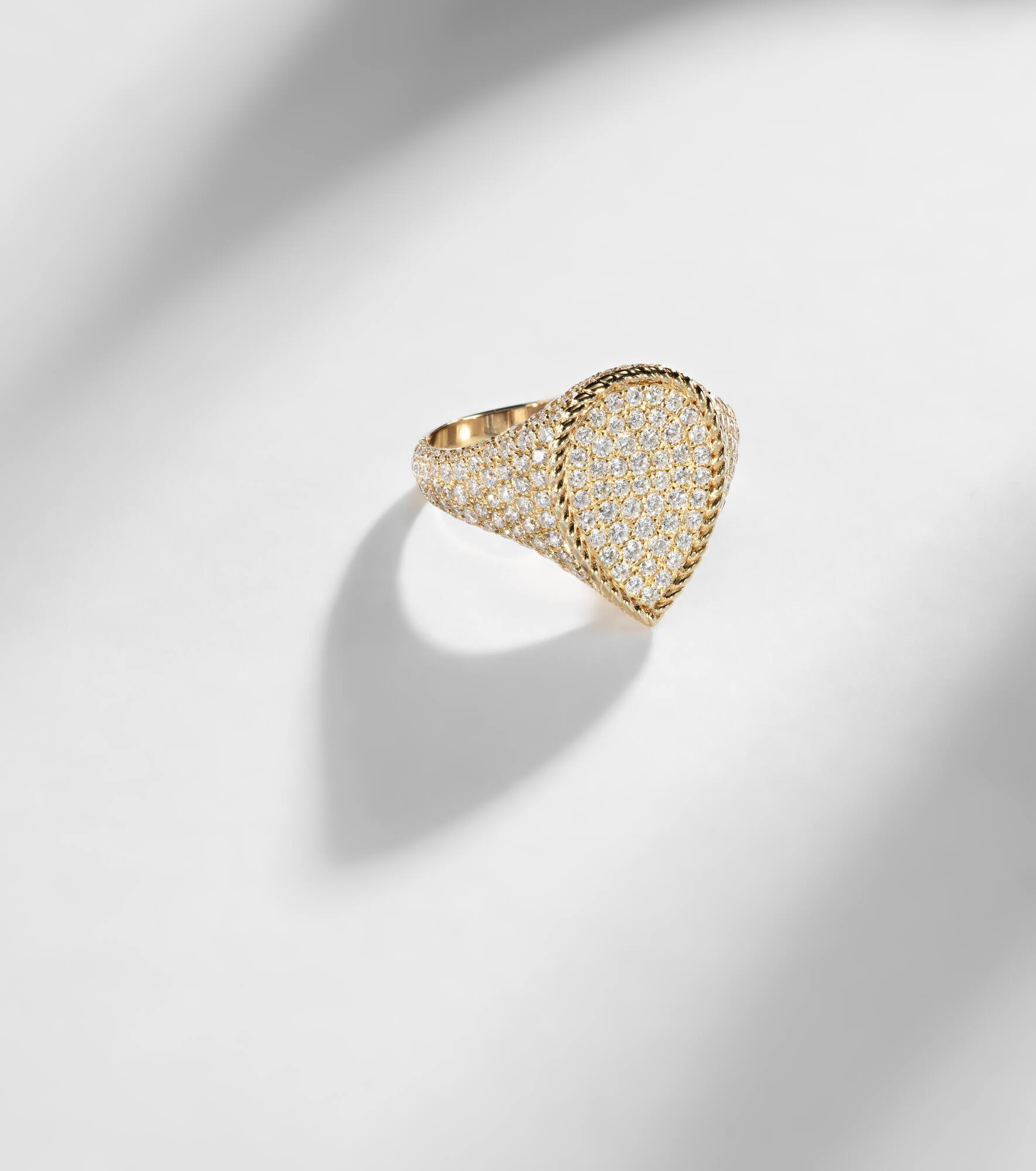 18kt yellow gold pinky ring with diamonds - 5