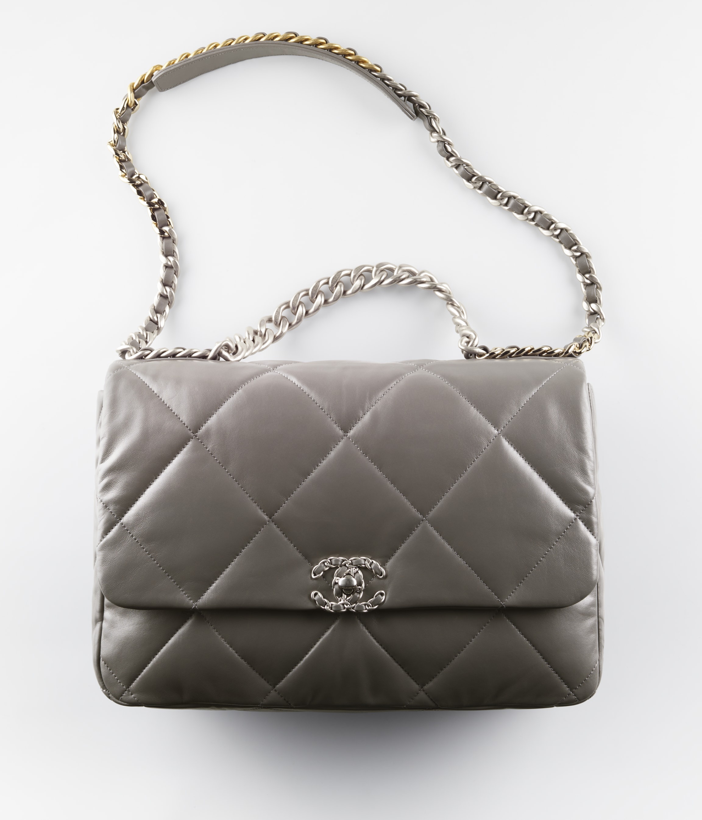 CHANEL 19 Maxi Handbag - 1