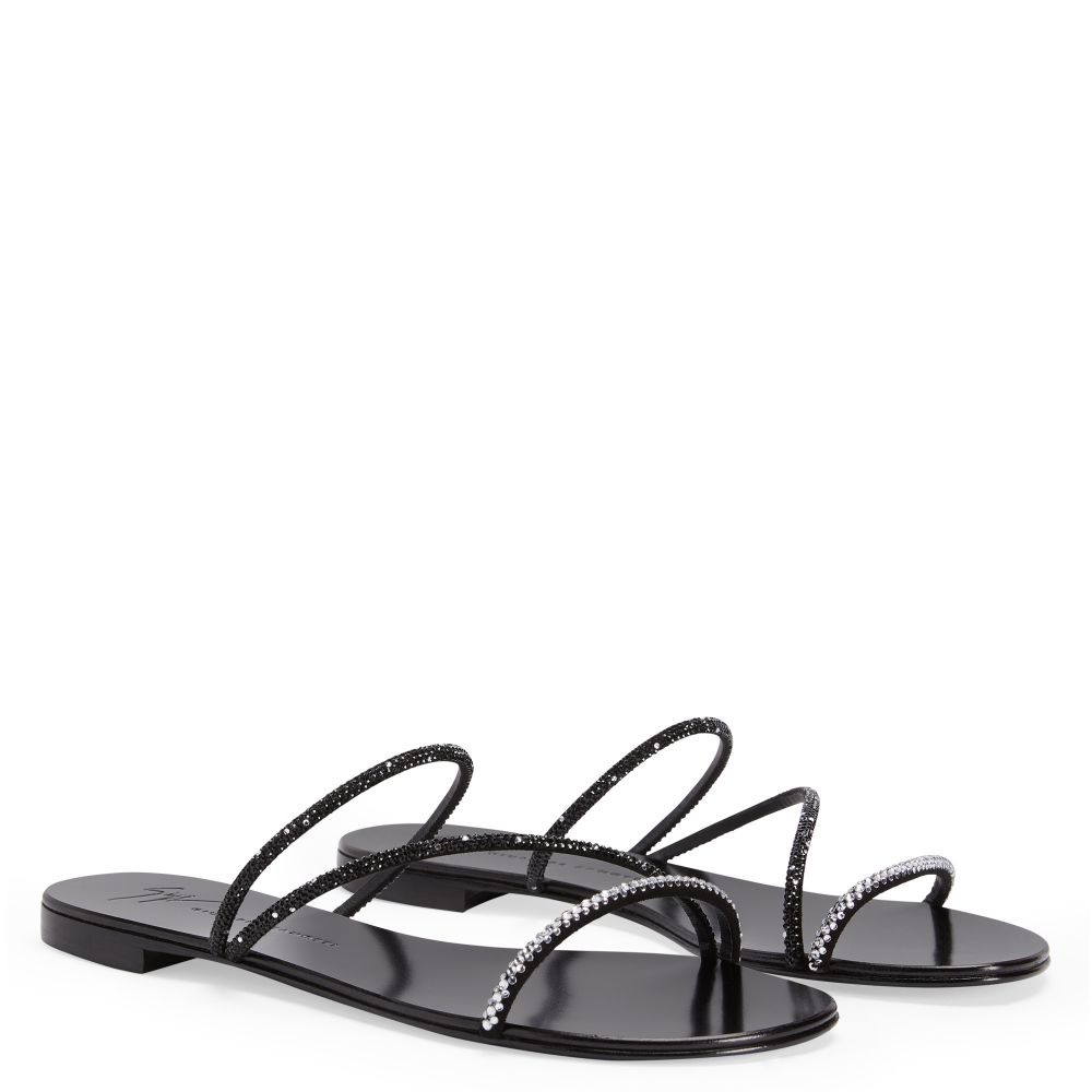Julianne Flat - 3