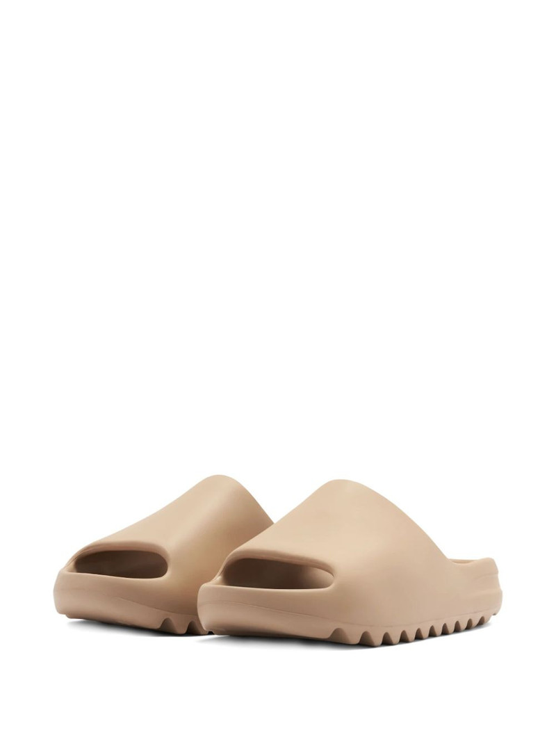 YEEZY Yeezy ridged sole slides outlook